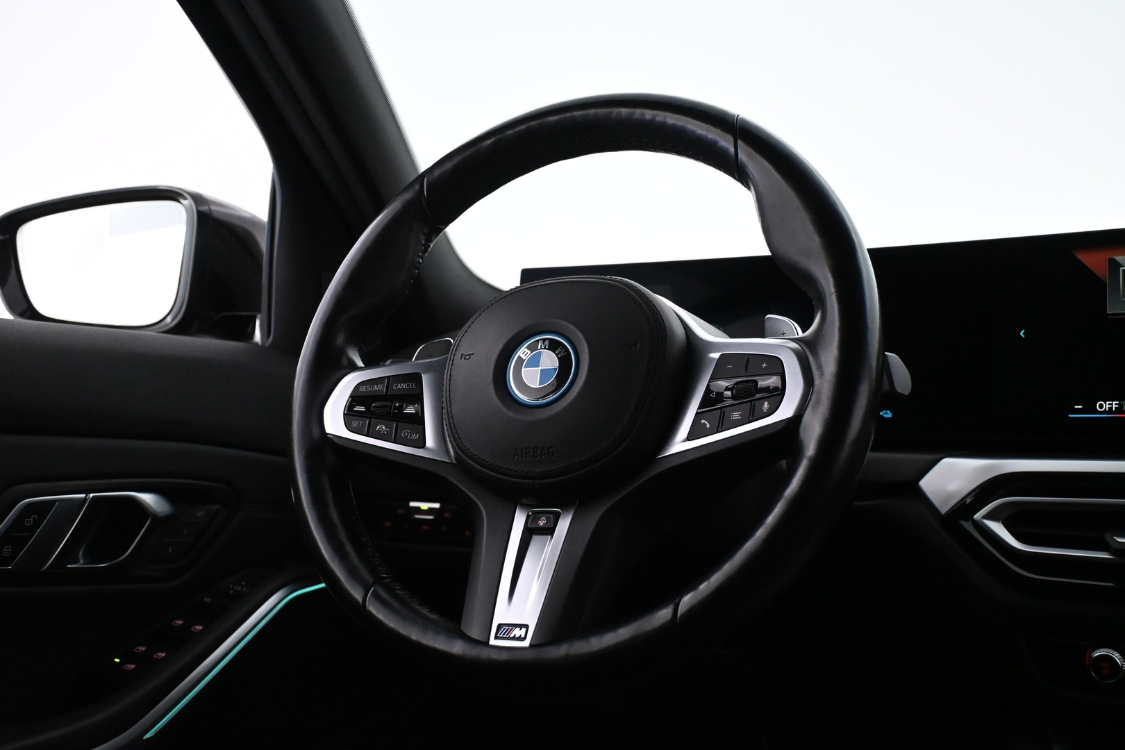 BMW 330 2023