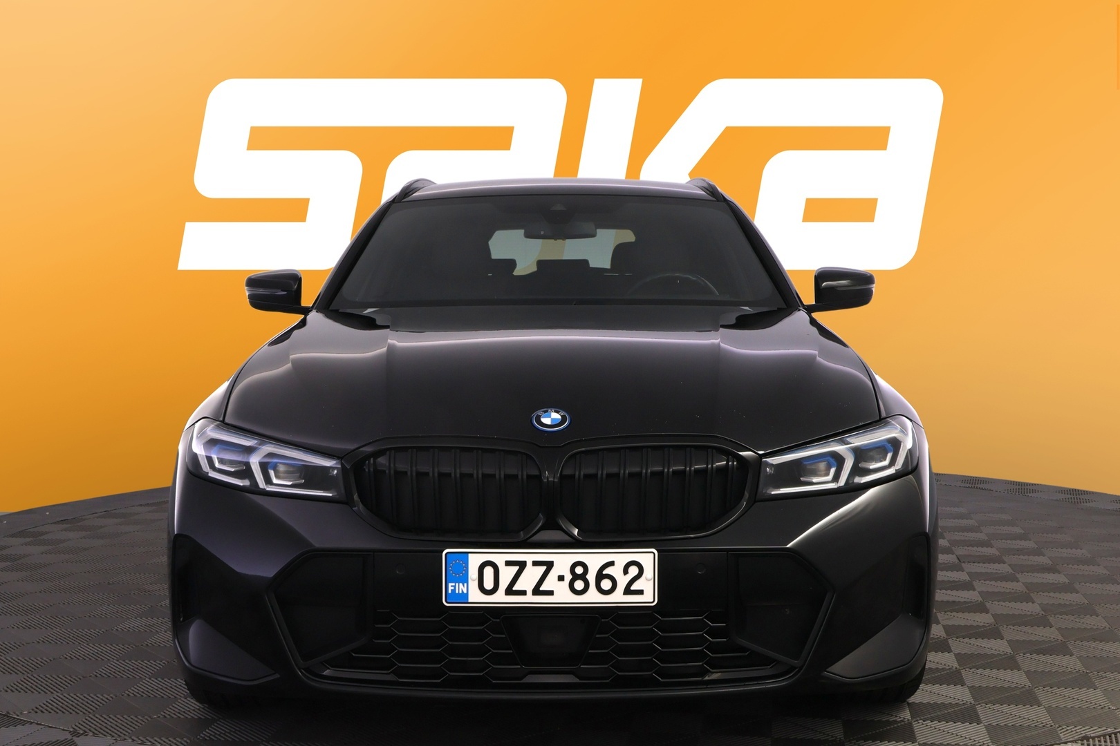 BMW 330 2023