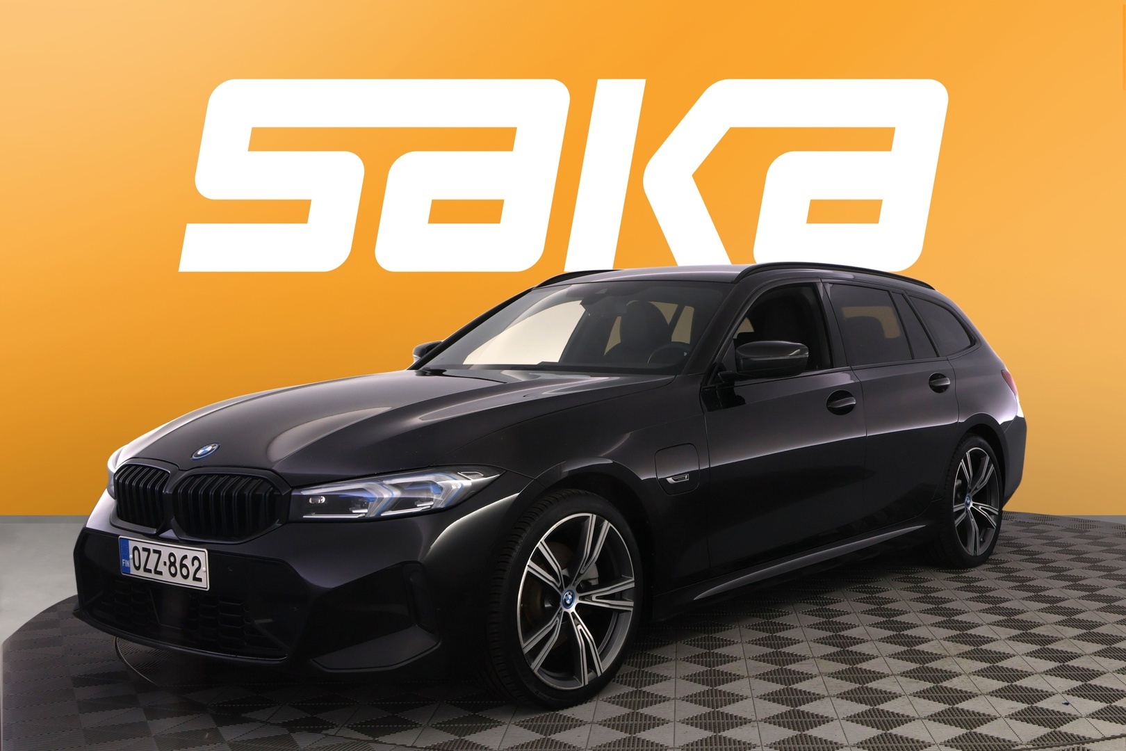 BMW 330 2023