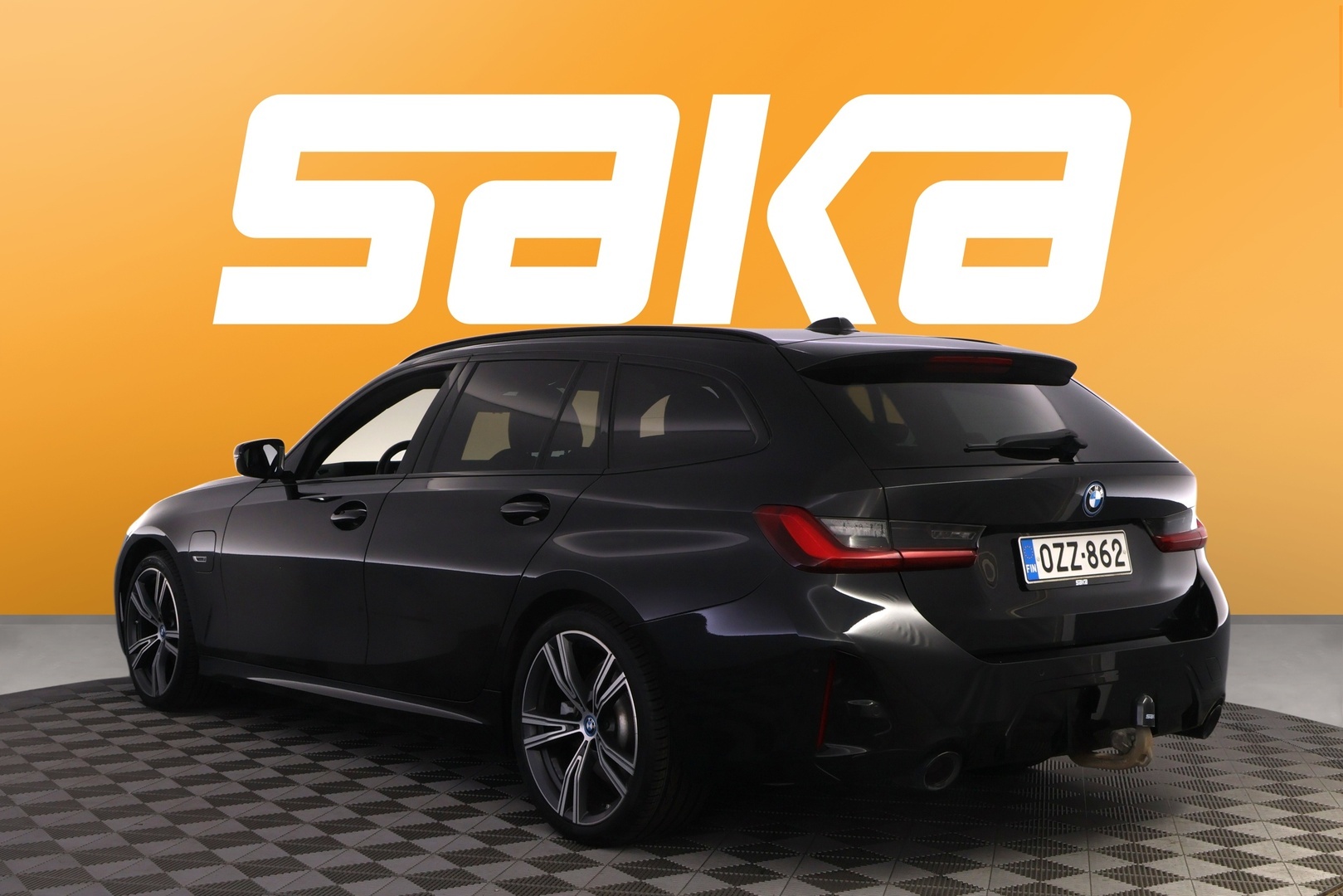 BMW 330 2023
