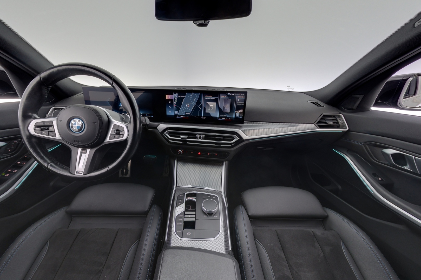 BMW 330 2023