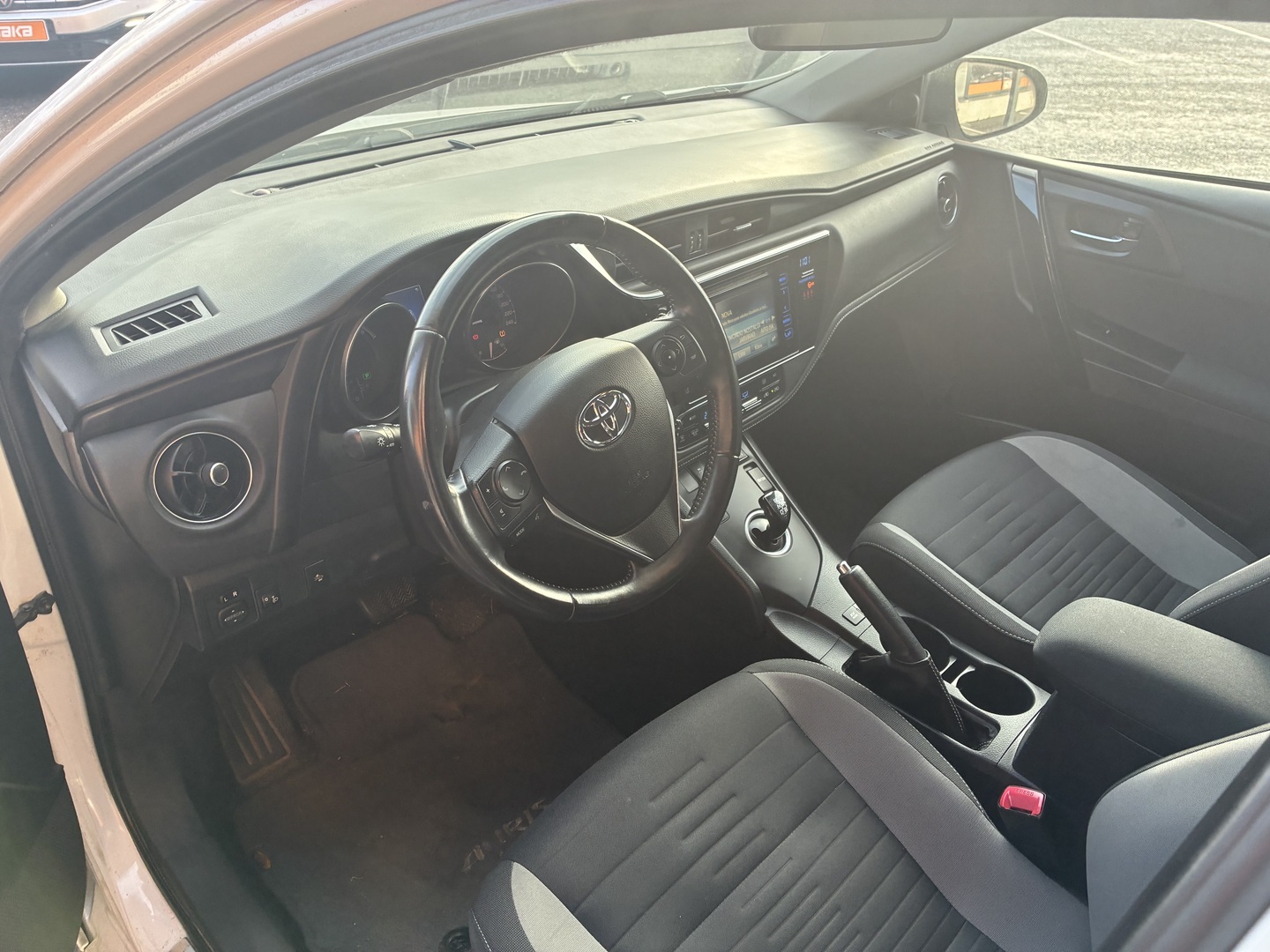 TOYOTA Auris 2016