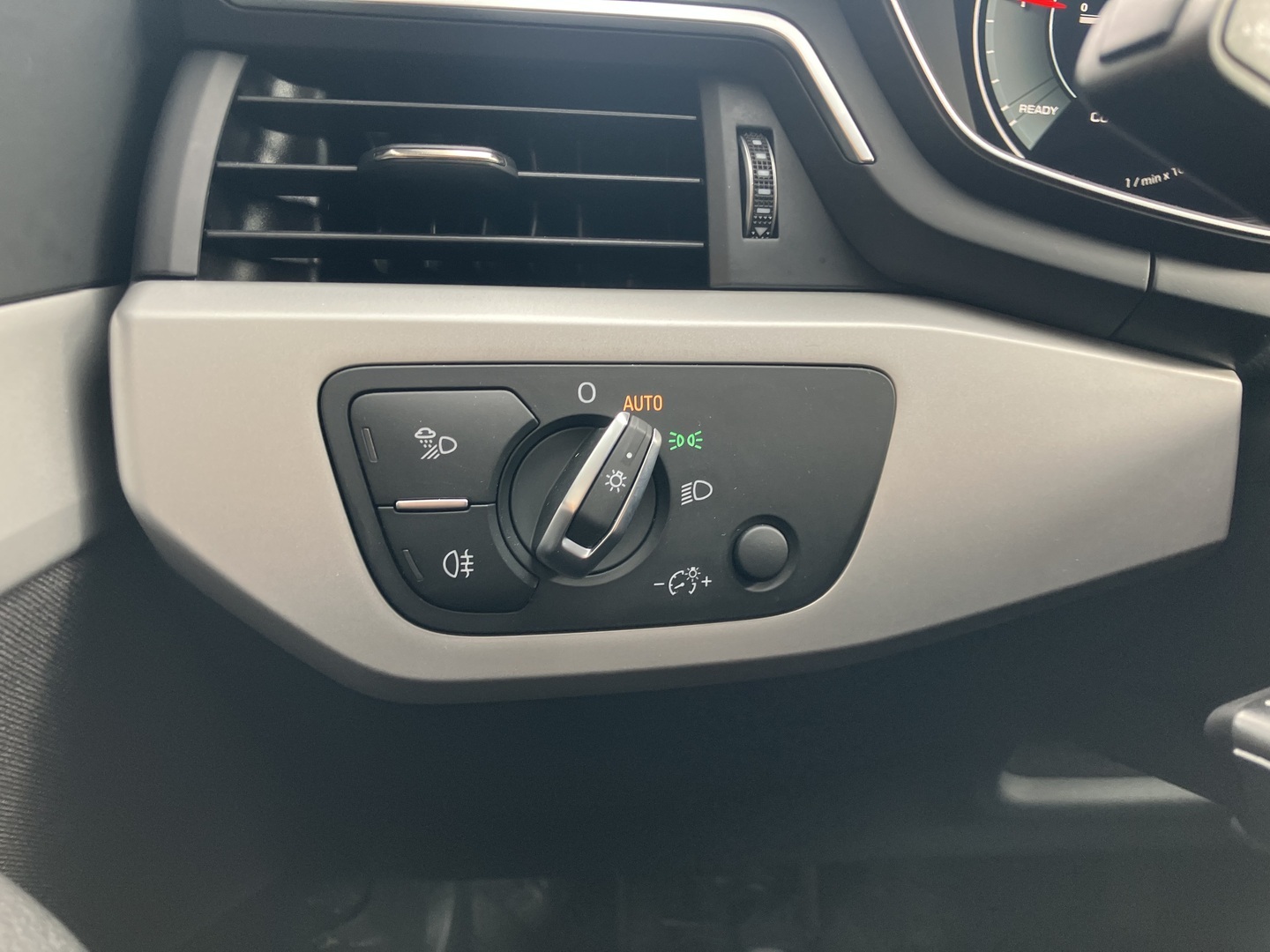 AUDI A4 2023