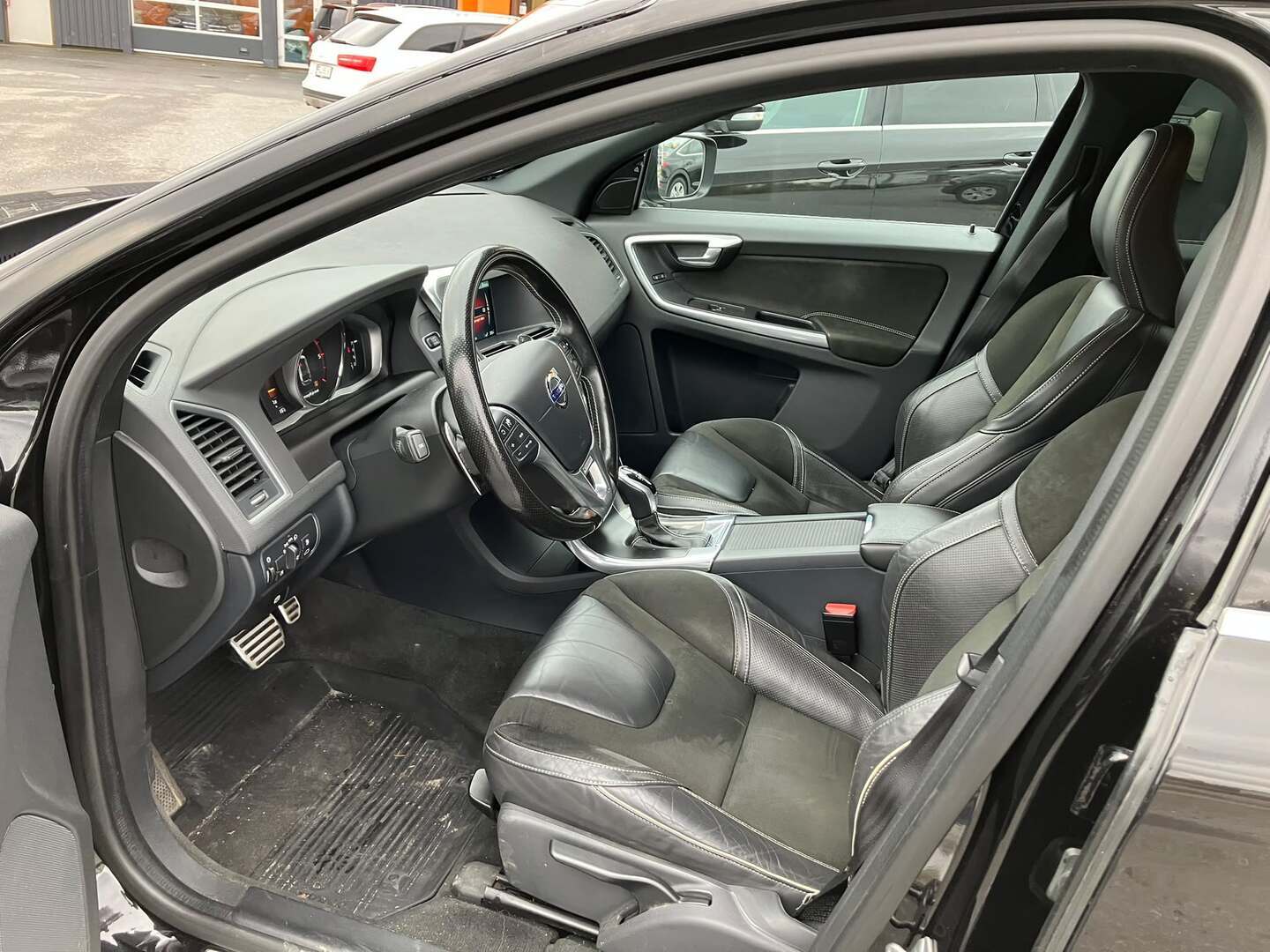 VOLVO XC60 2016