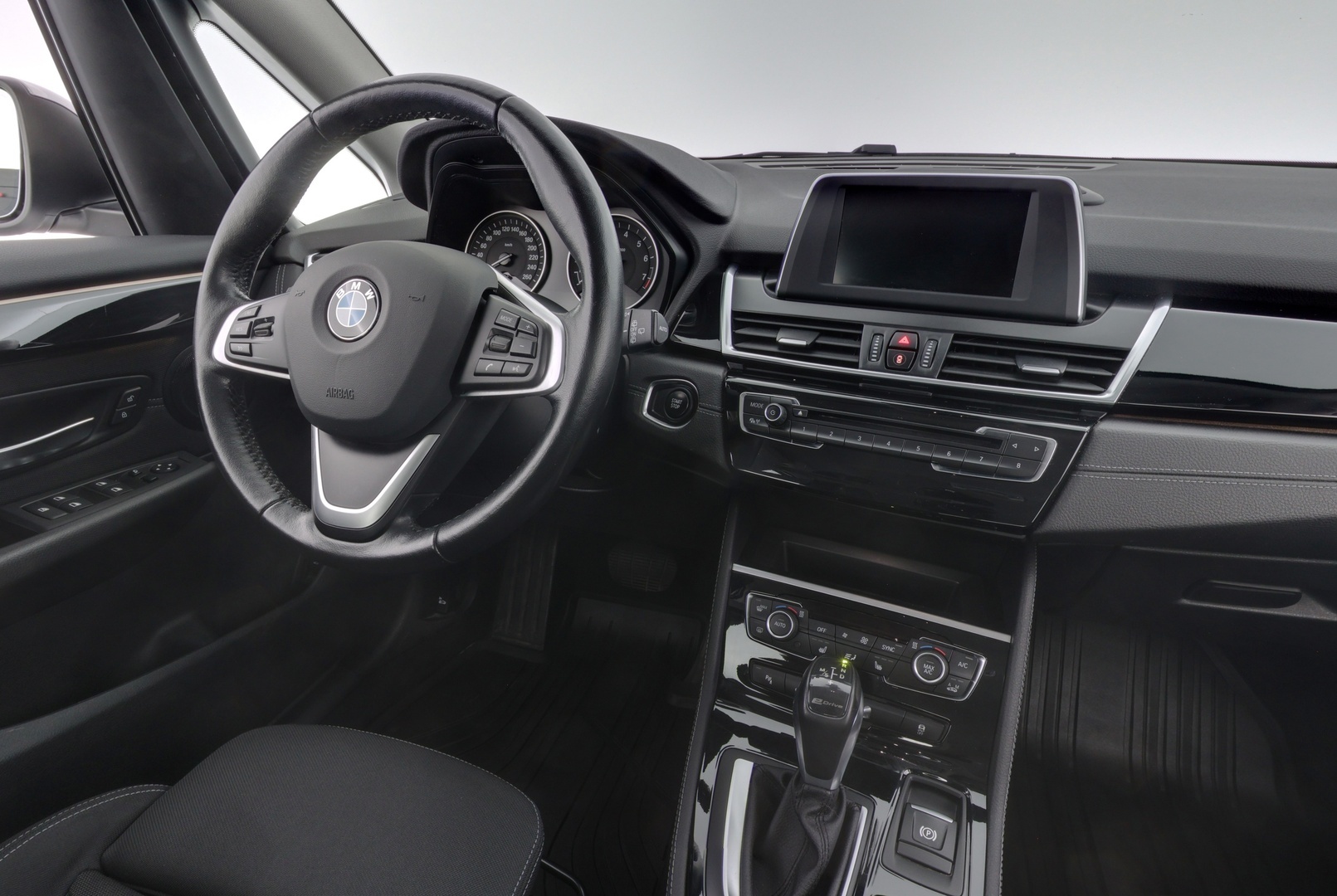 BMW 225 2016