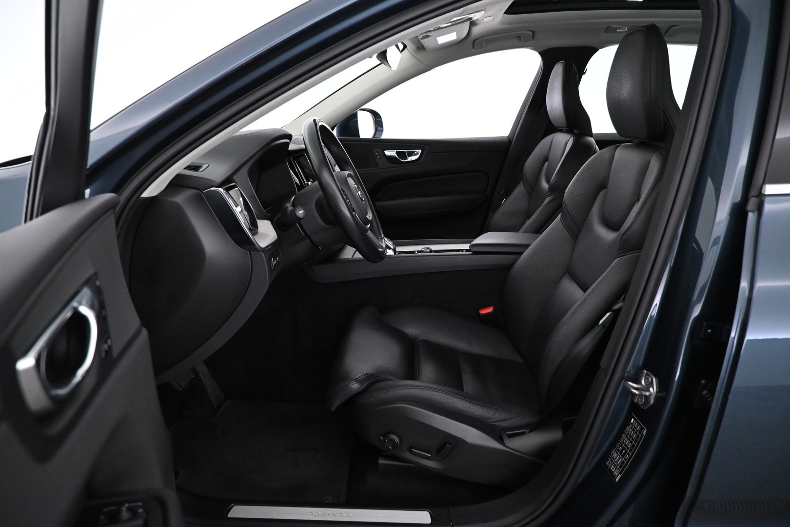 VOLVO XC60 2022
