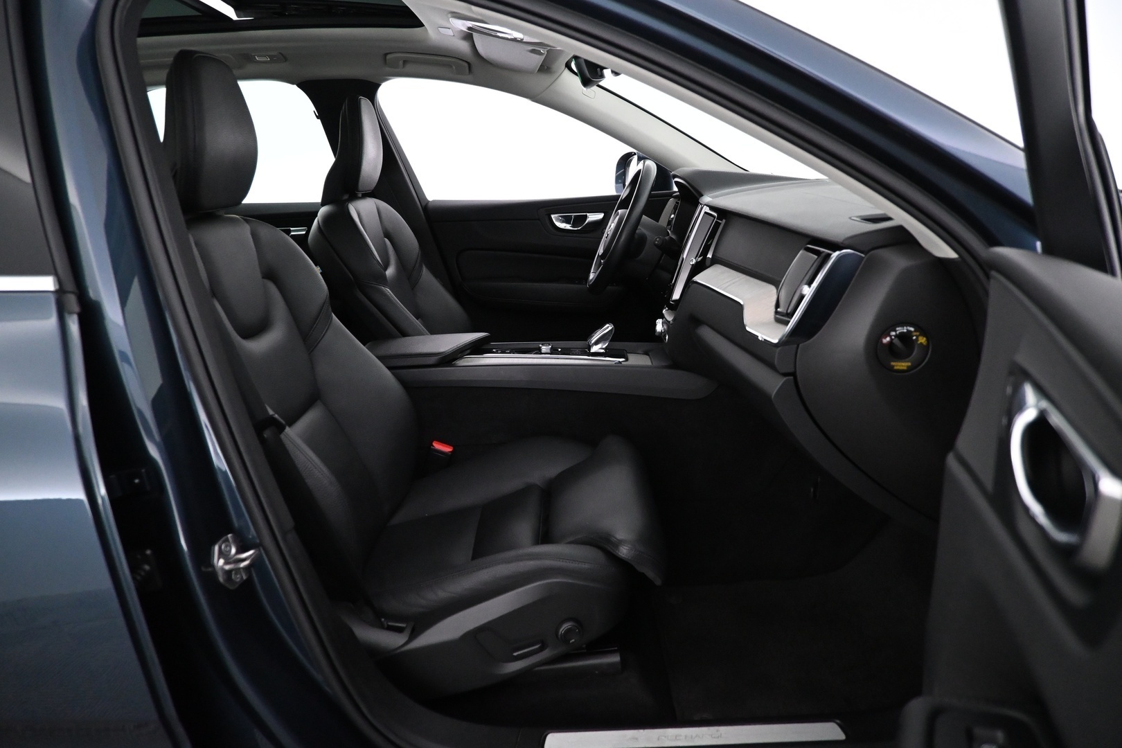 VOLVO XC60 2022