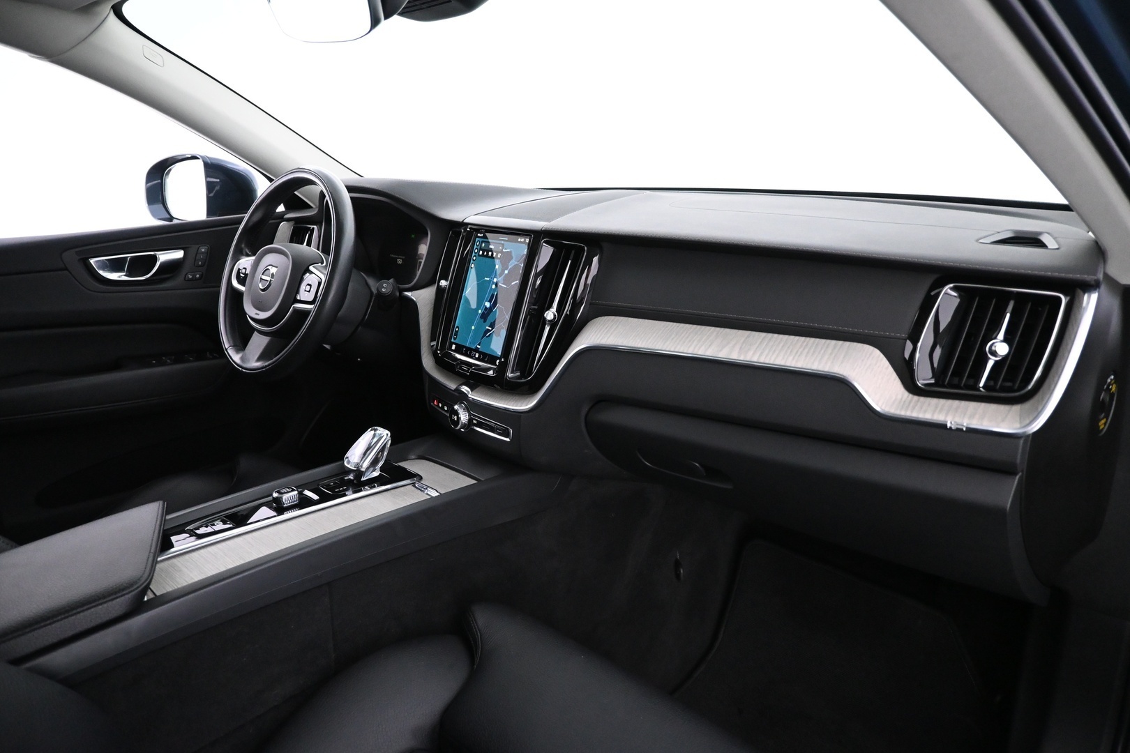 VOLVO XC60 2022