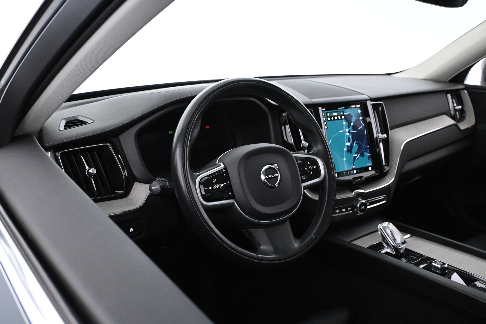 VOLVO XC60 2022