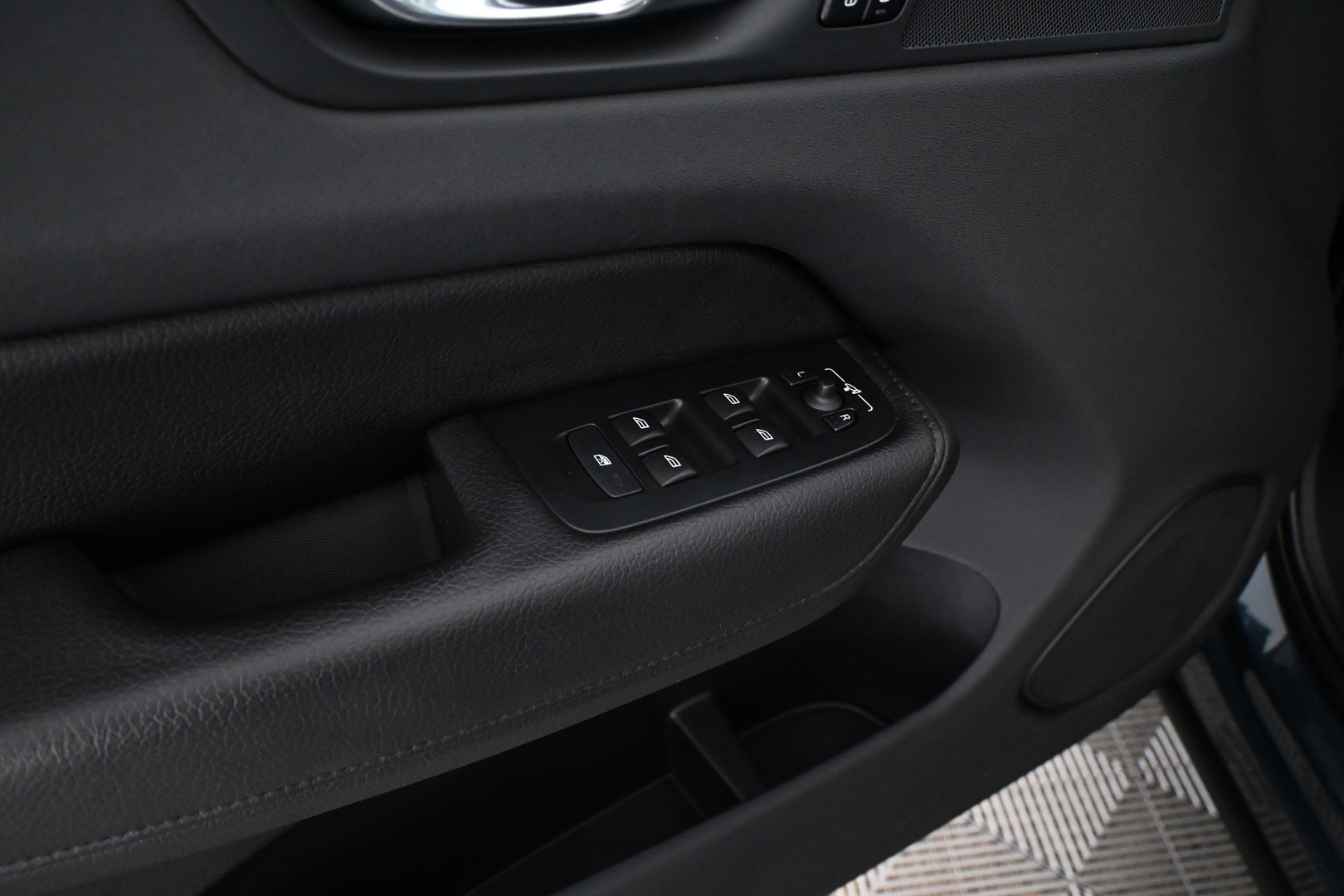 VOLVO XC60 2022