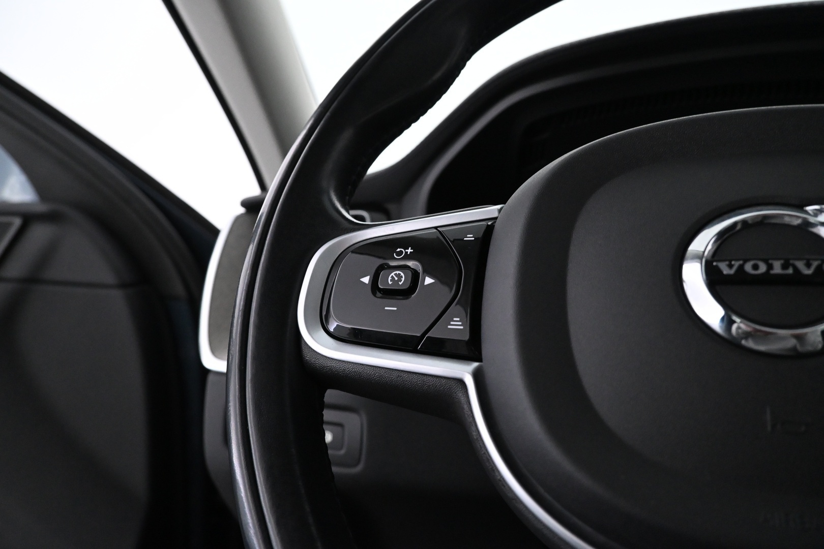 VOLVO XC60 2022