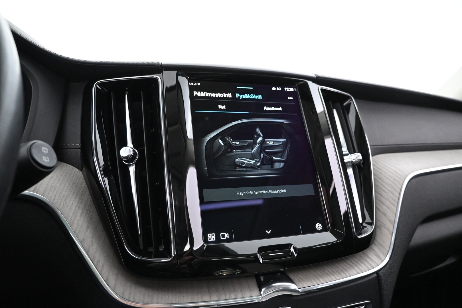 VOLVO XC60 2022