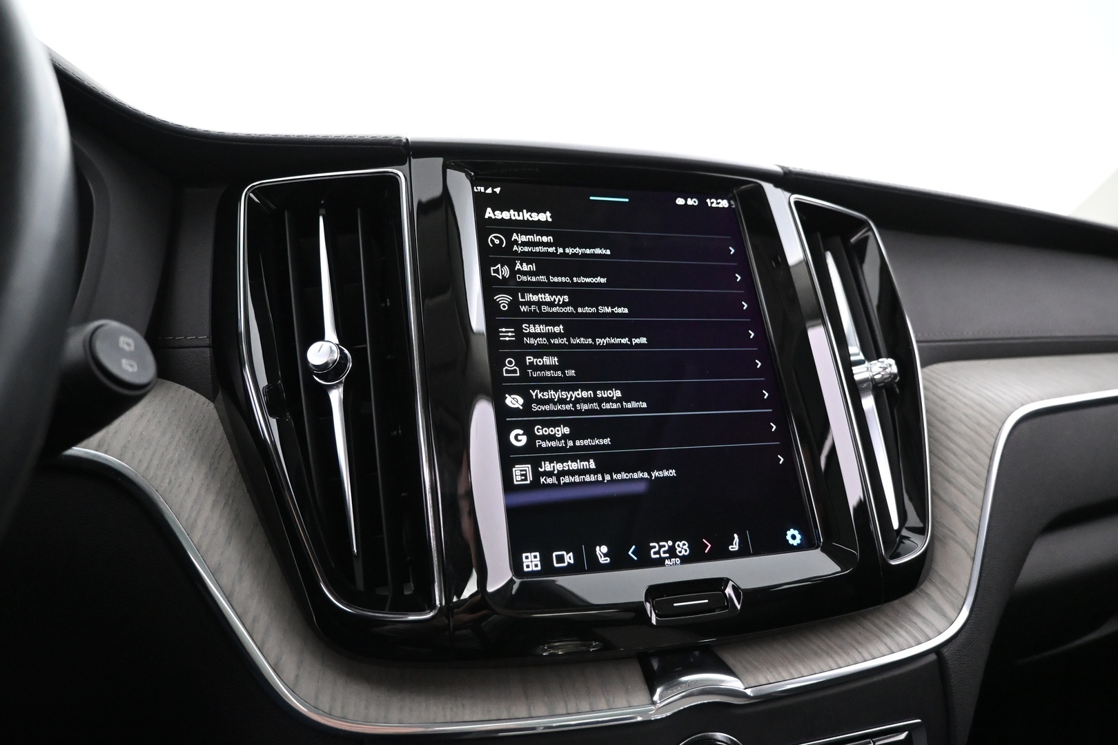 VOLVO XC60 2022