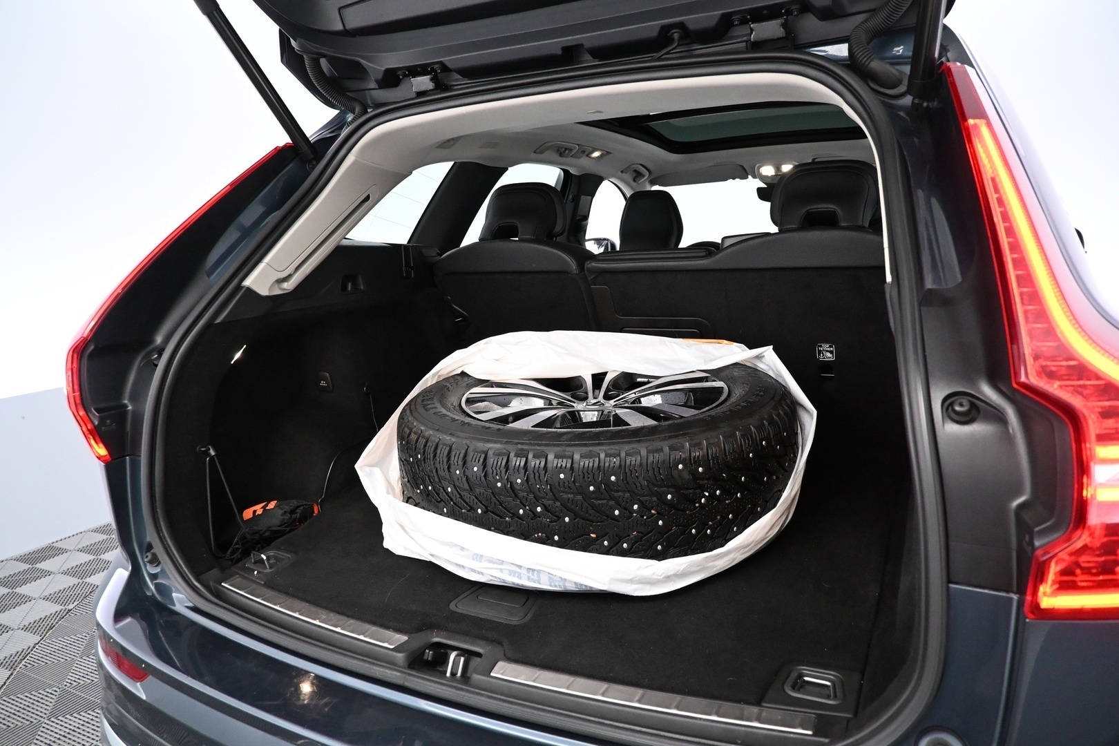 VOLVO XC60 2022