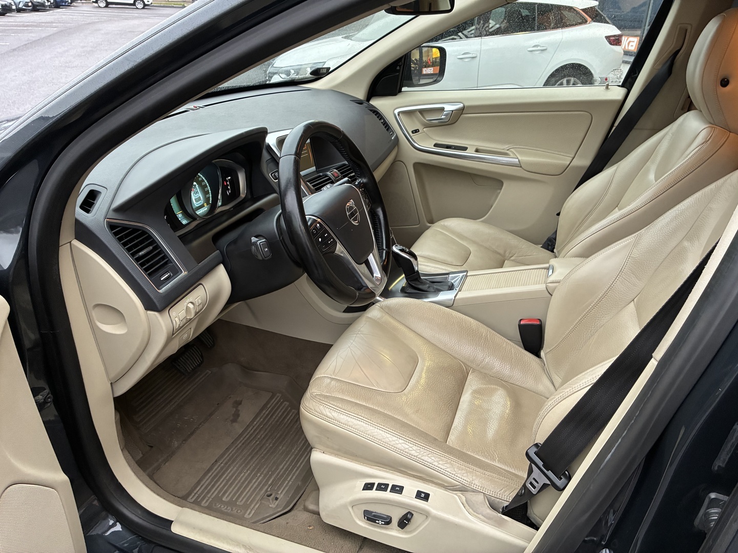 VOLVO XC60 2013