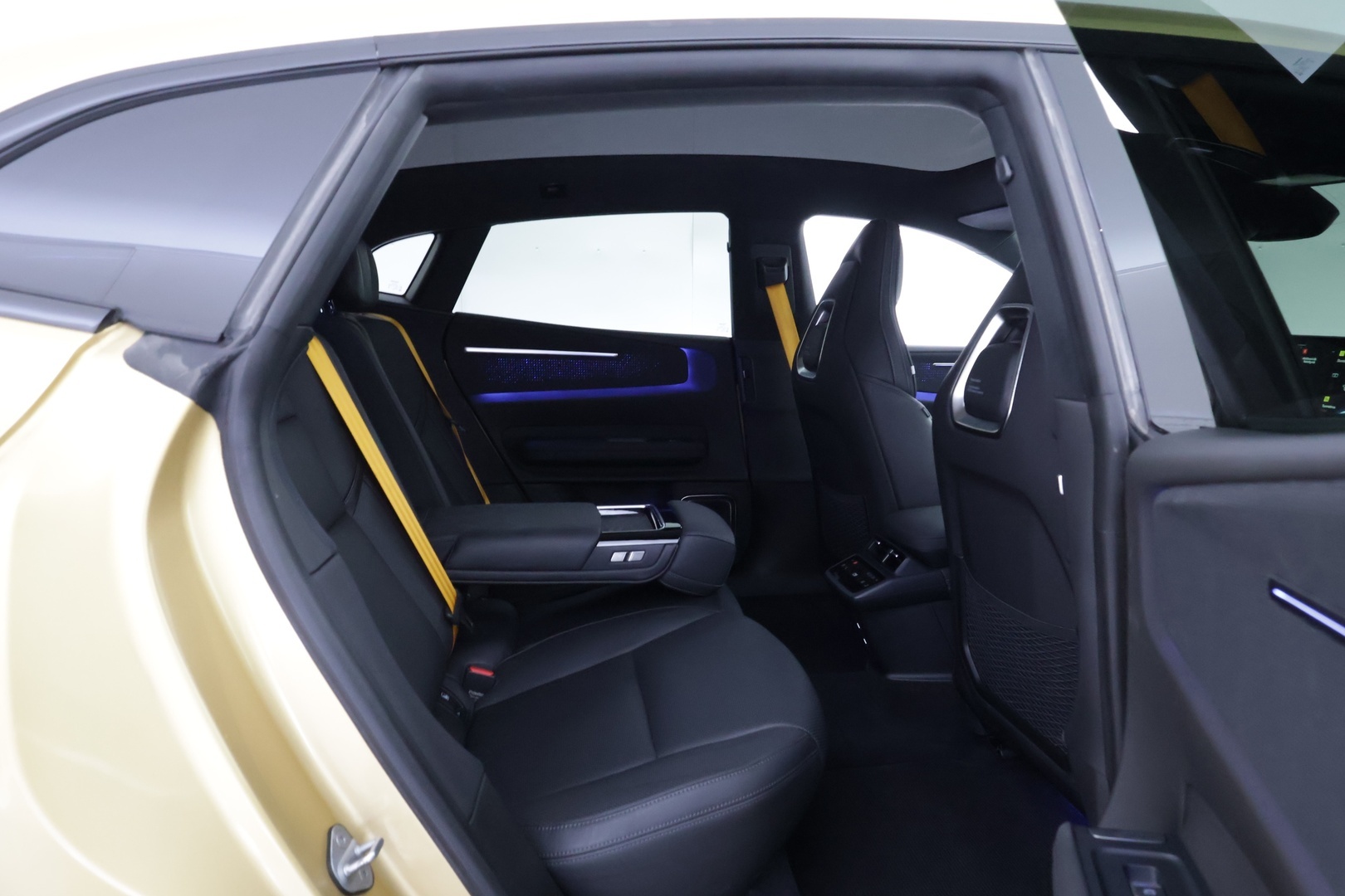 POLESTAR 4 2025