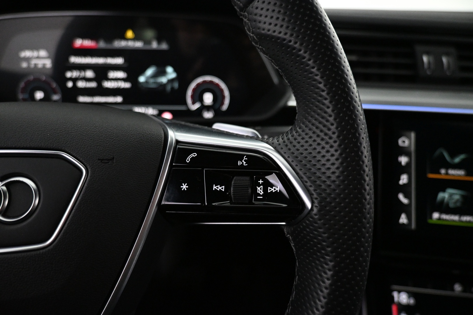 AUDI e-tron 2023
