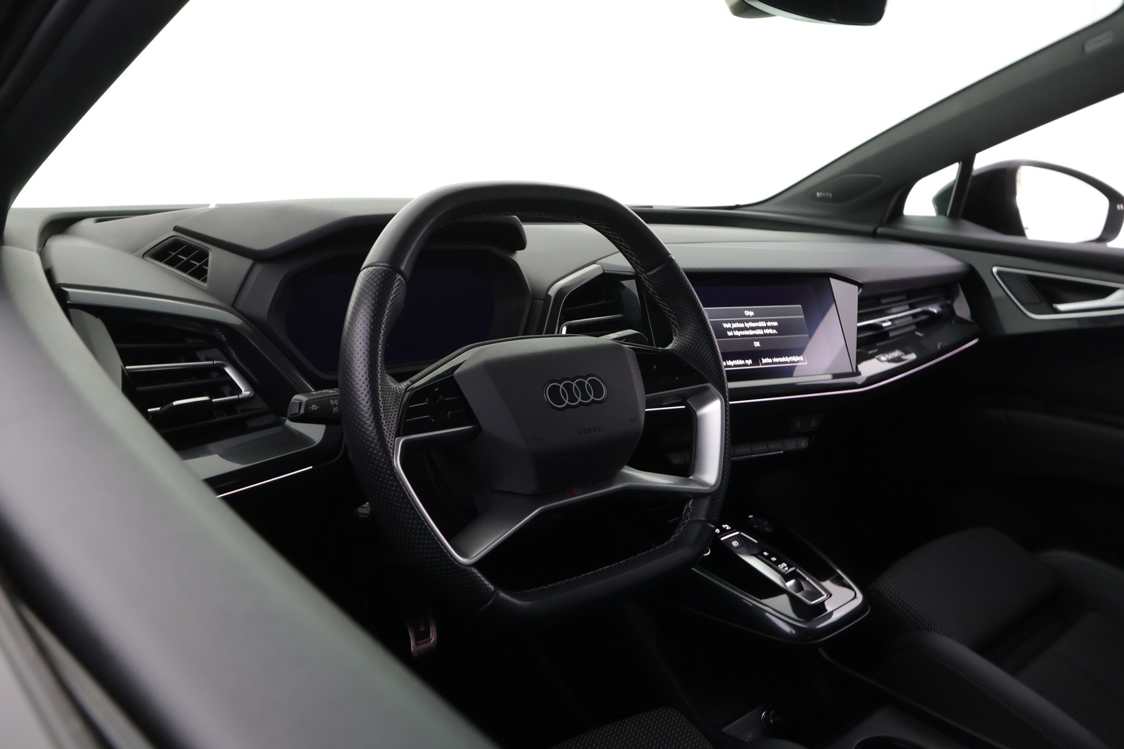 AUDI Q4 e-tron 2022