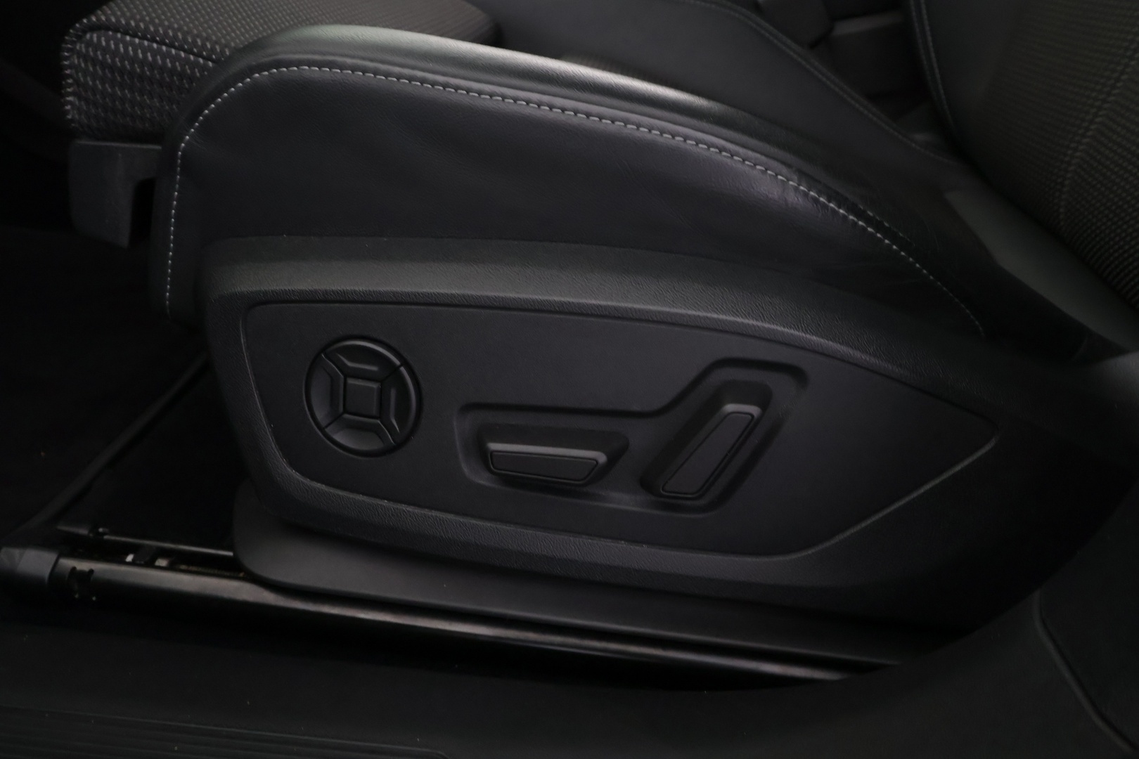 AUDI Q4 e-tron 2022