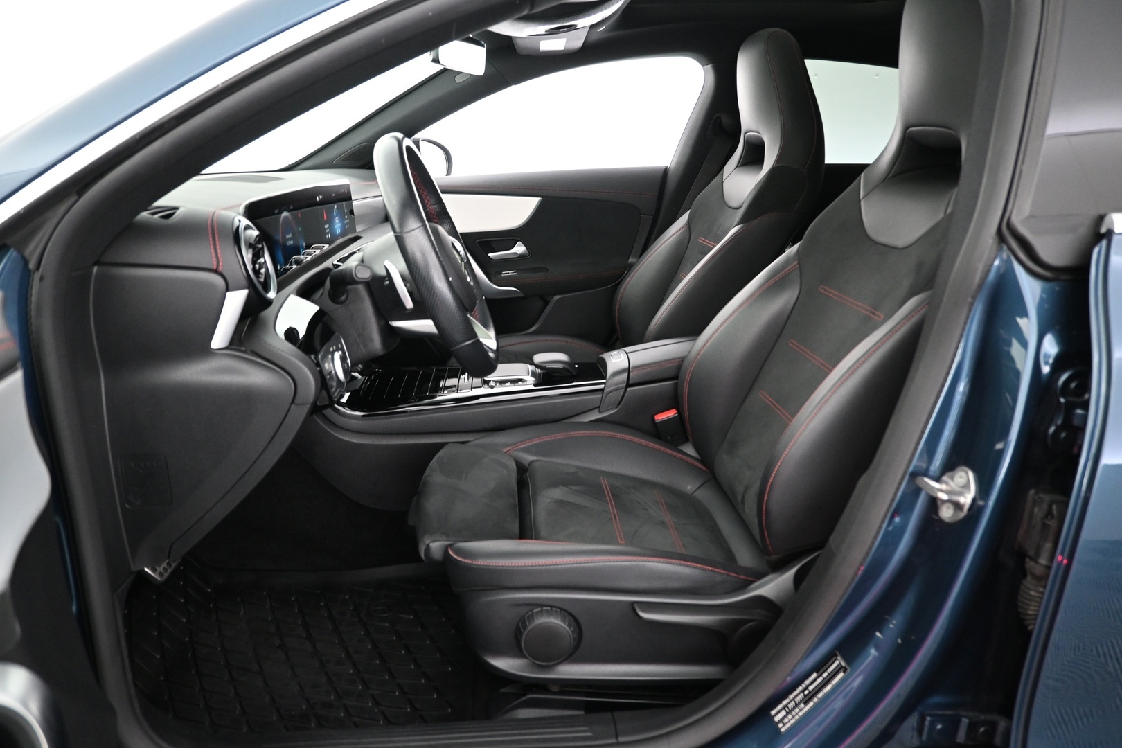 MERCEDES-BENZ CLA 2023