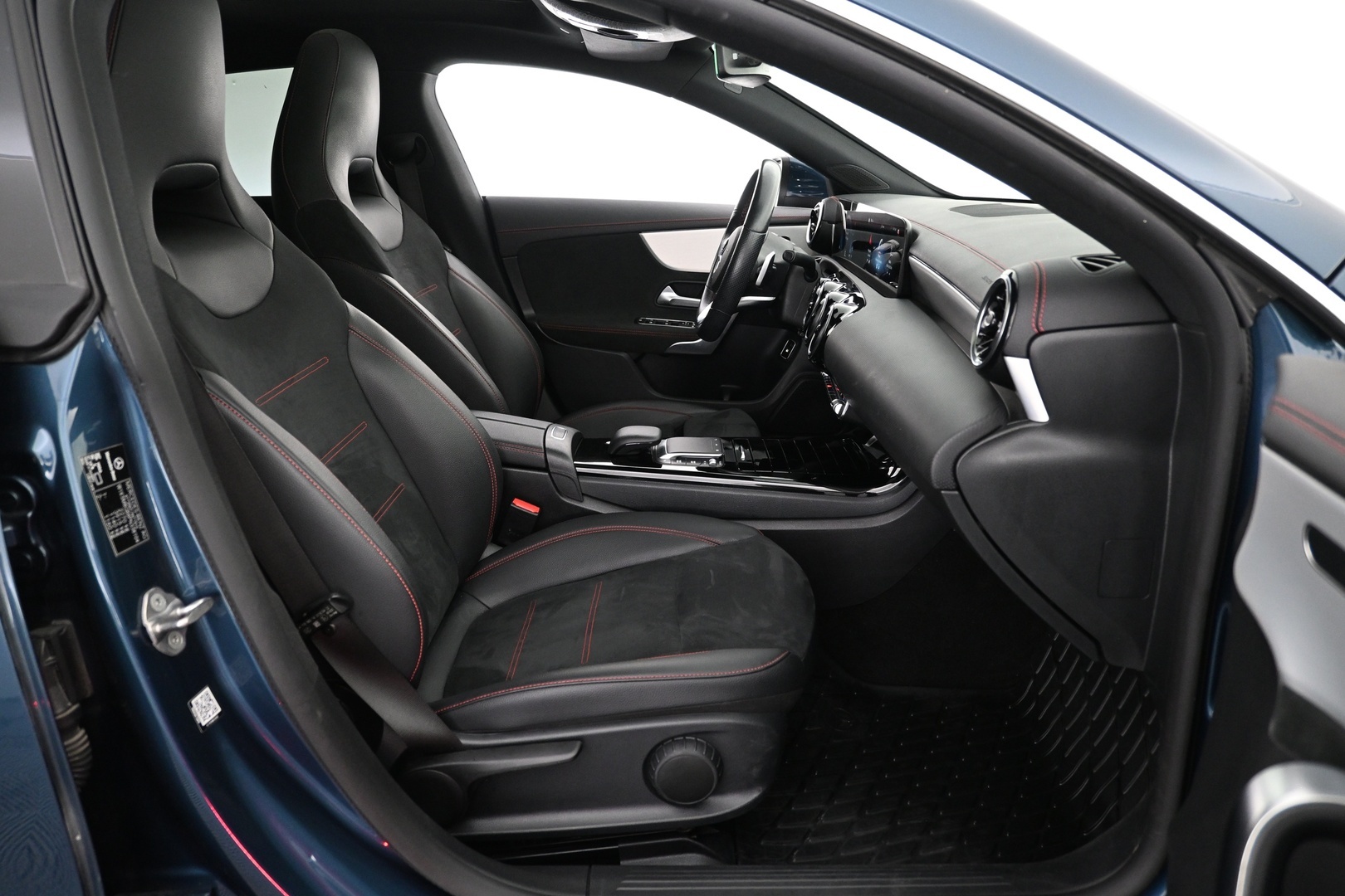 MERCEDES-BENZ CLA 2023