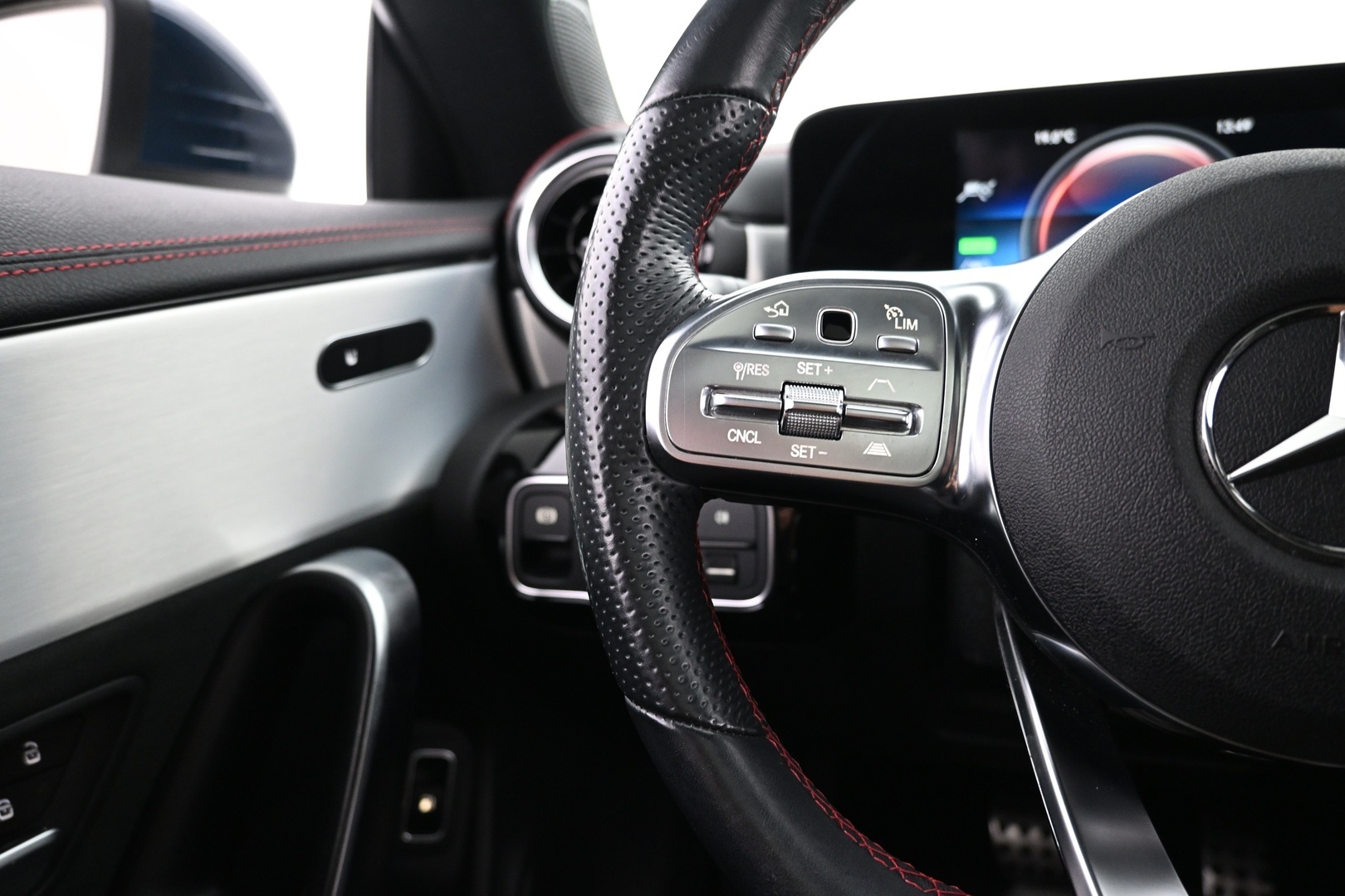 MERCEDES-BENZ CLA 2023