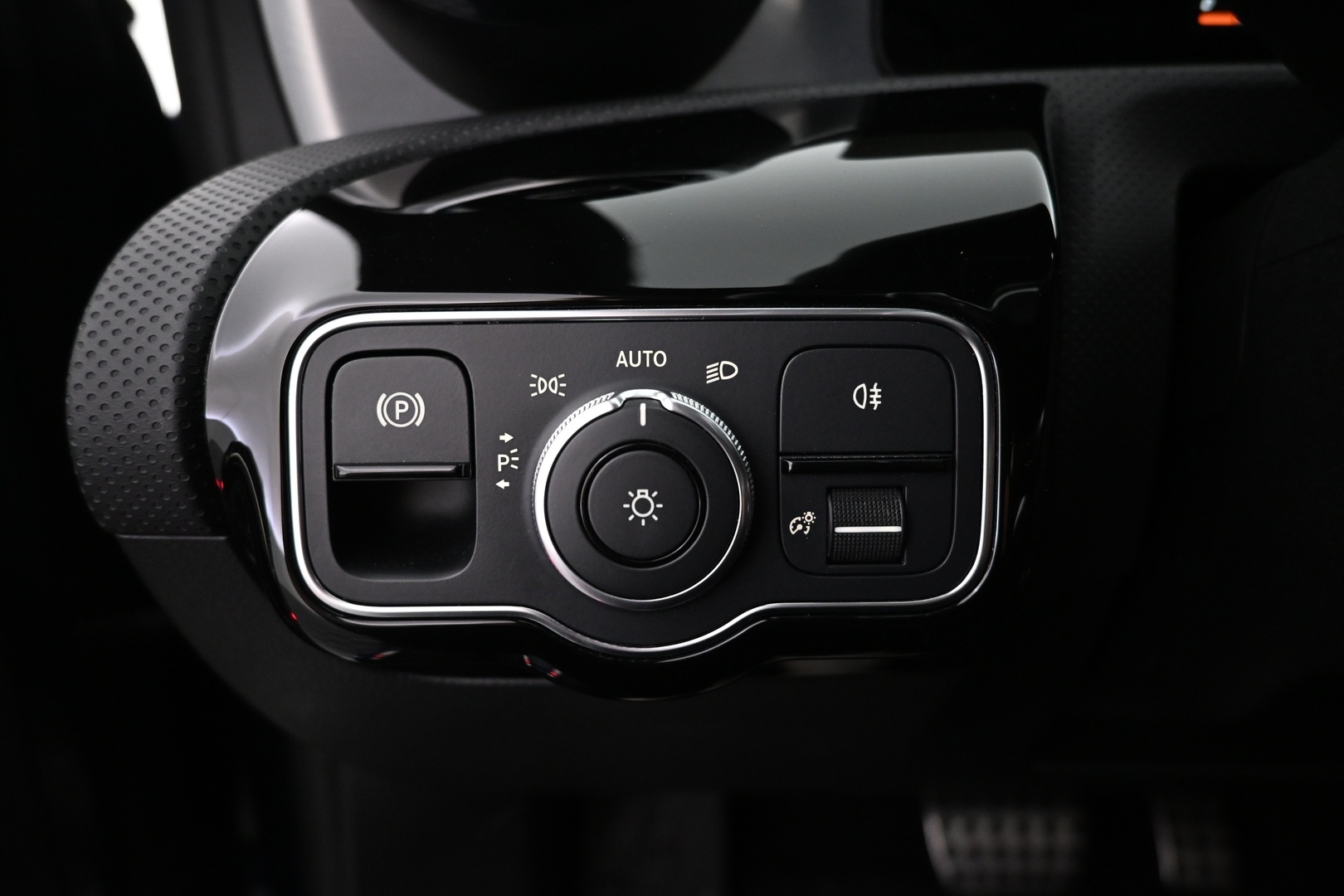 MERCEDES-BENZ CLA 2023