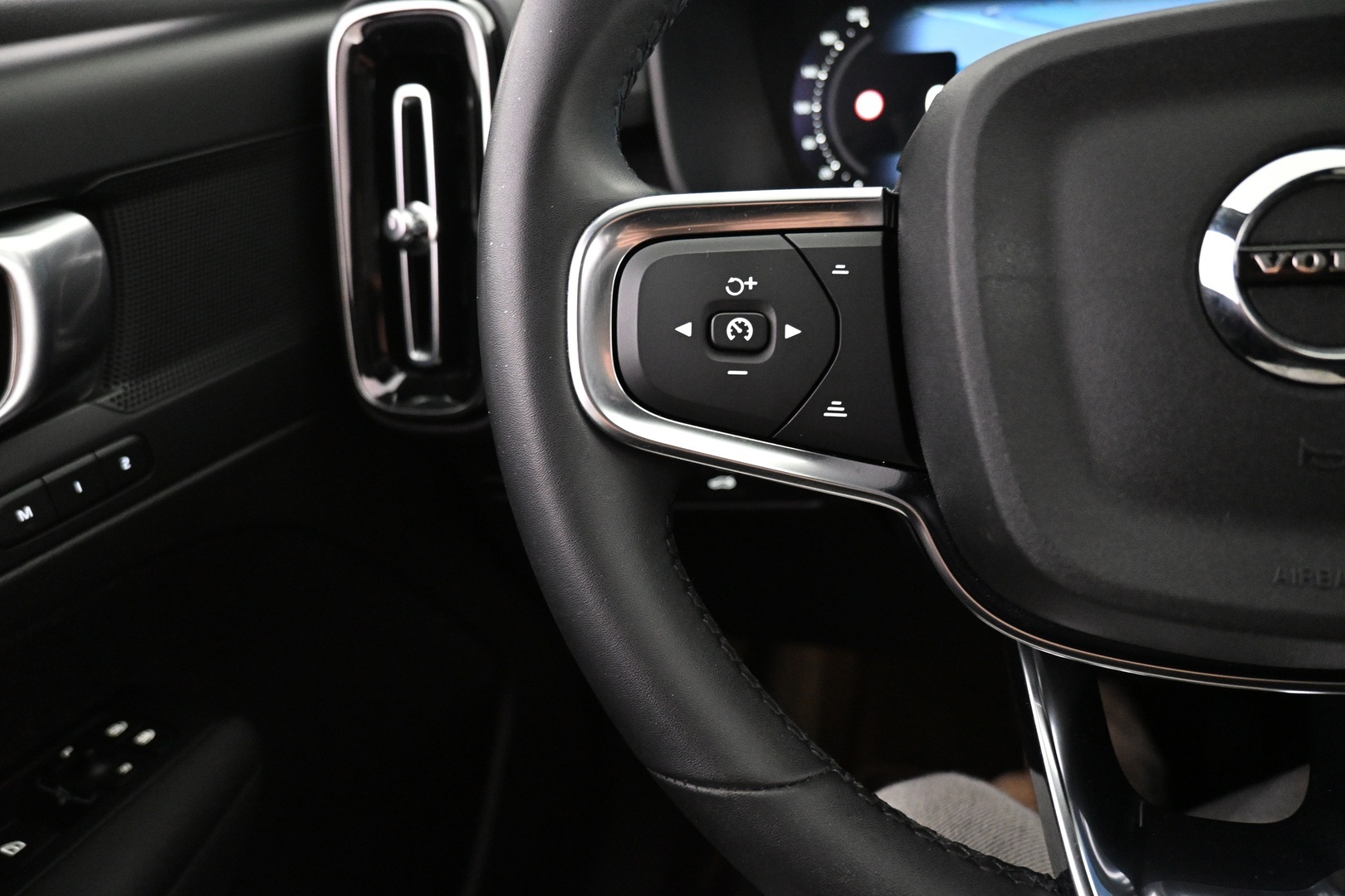 VOLVO C40 2023