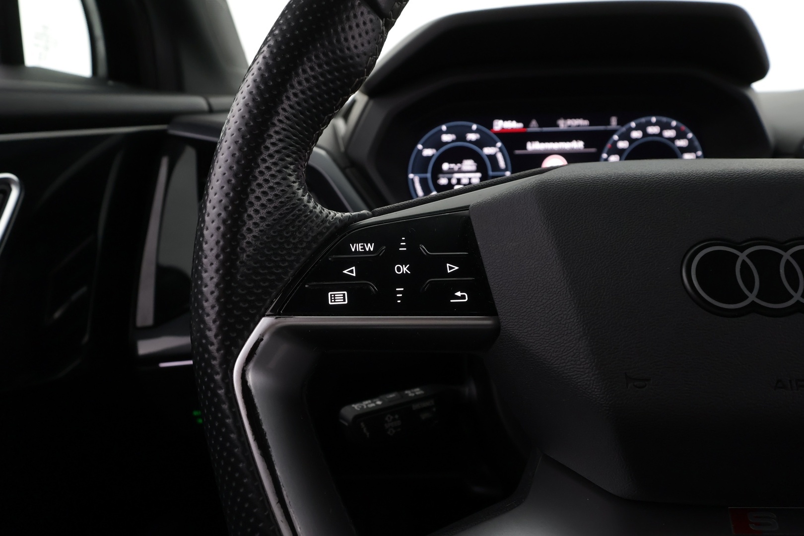 AUDI Q4 e-tron 2023