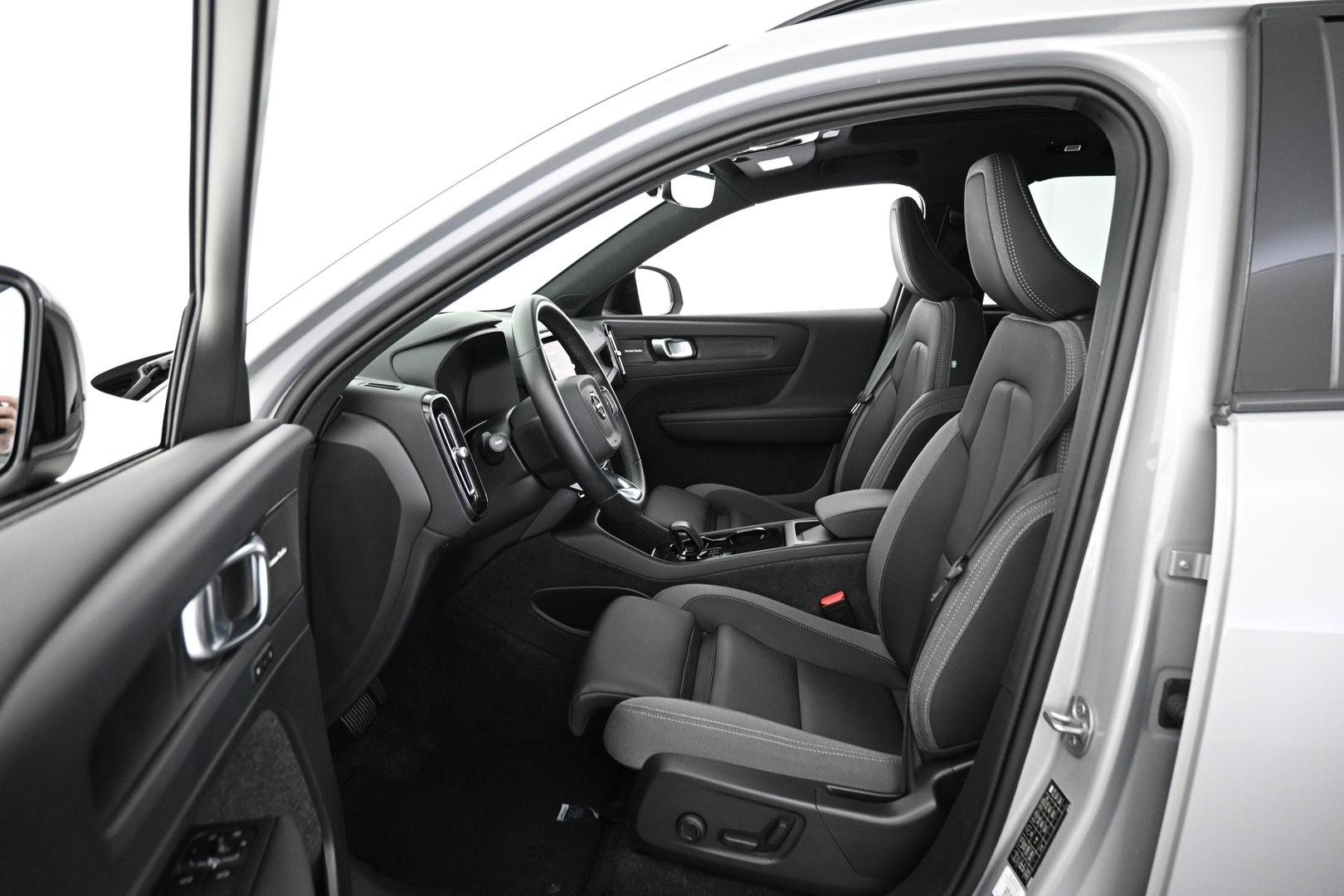 VOLVO XC40 2024