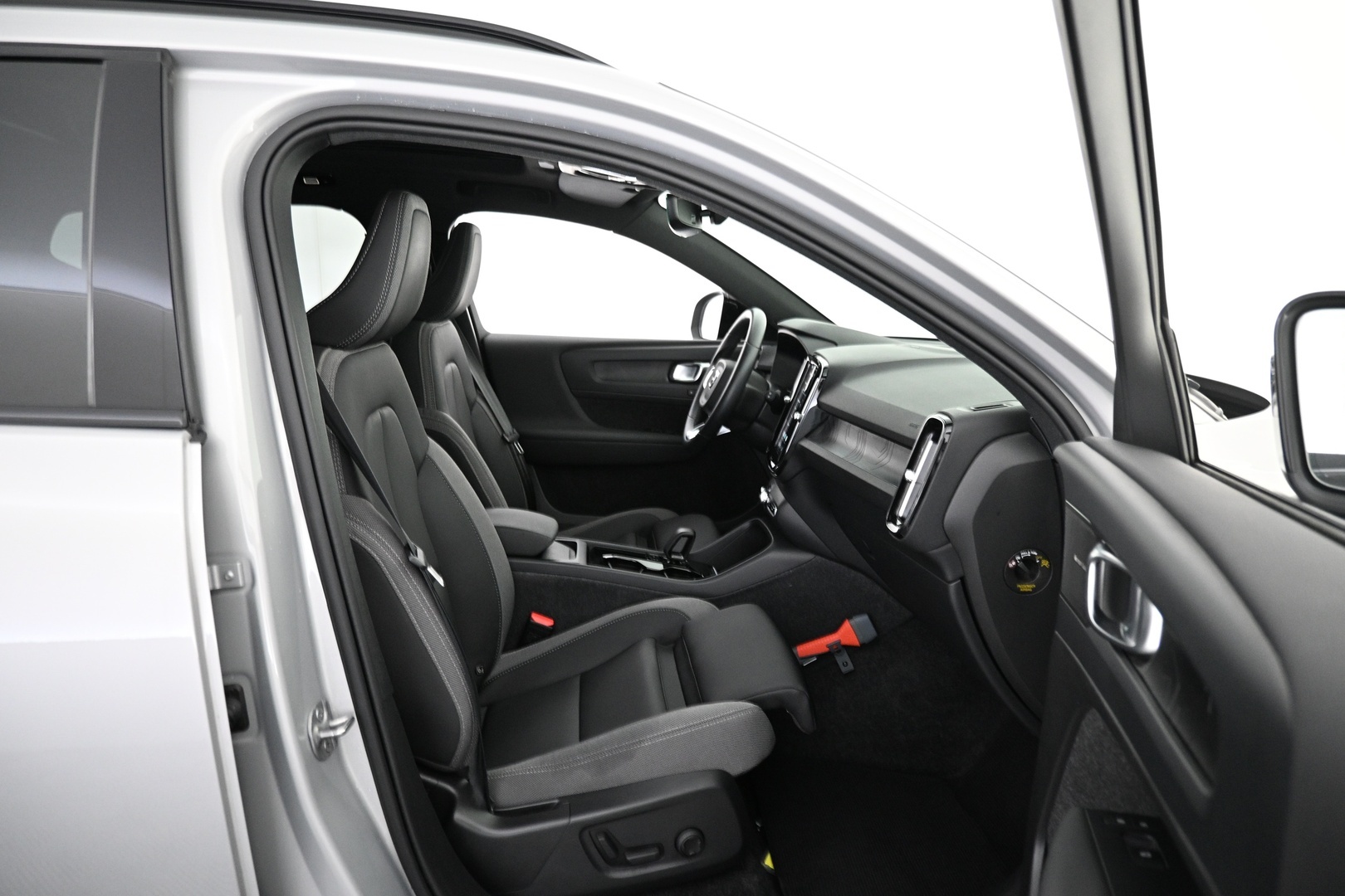VOLVO XC40 2024