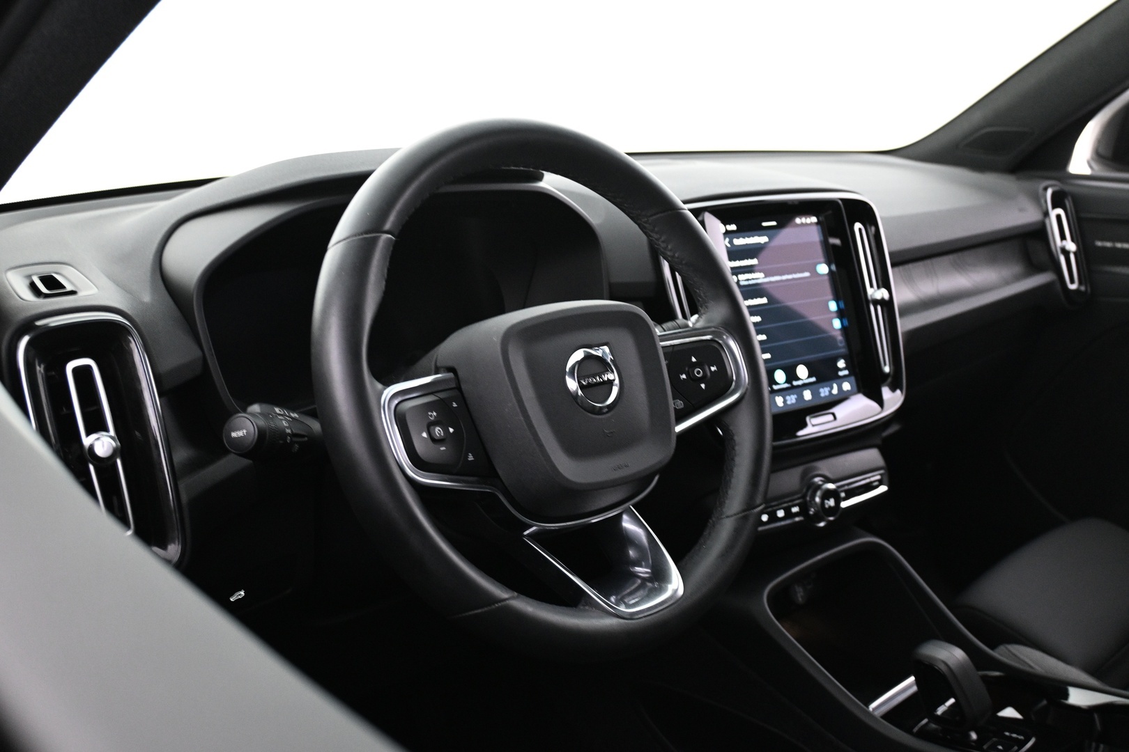 VOLVO XC40 2024
