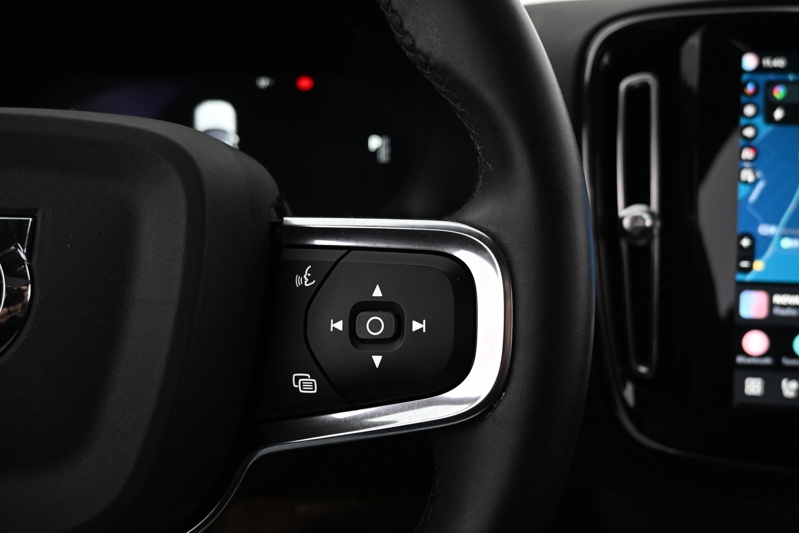 VOLVO XC40 2024