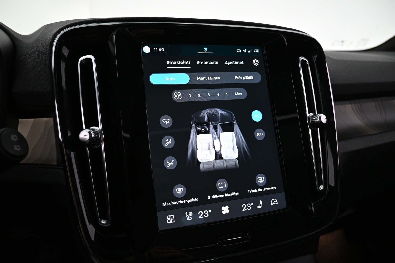 VOLVO XC40 2024