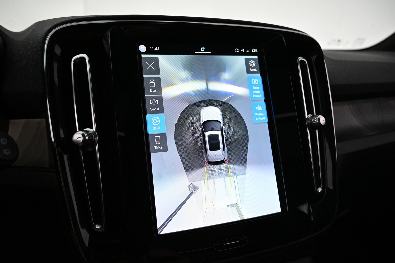 VOLVO XC40 2024