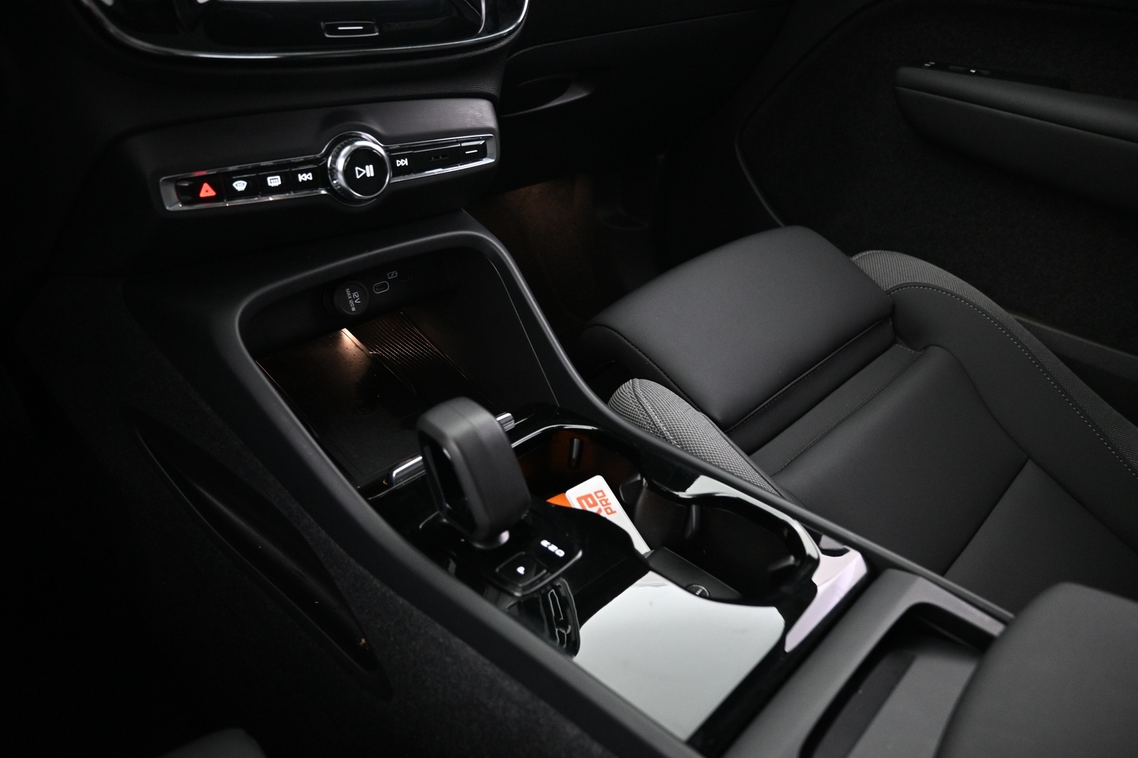 VOLVO XC40 2024