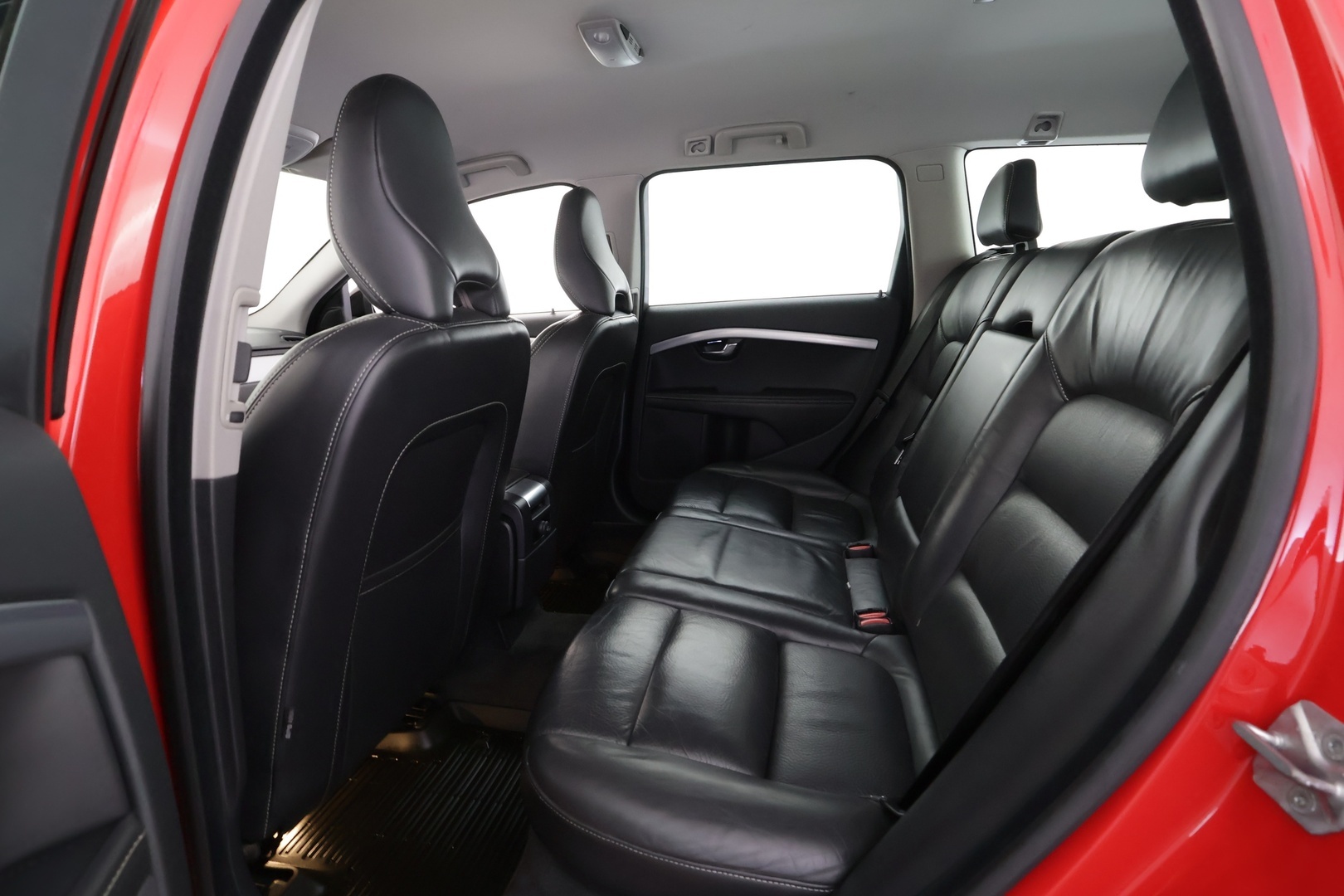 VOLVO V70 2016