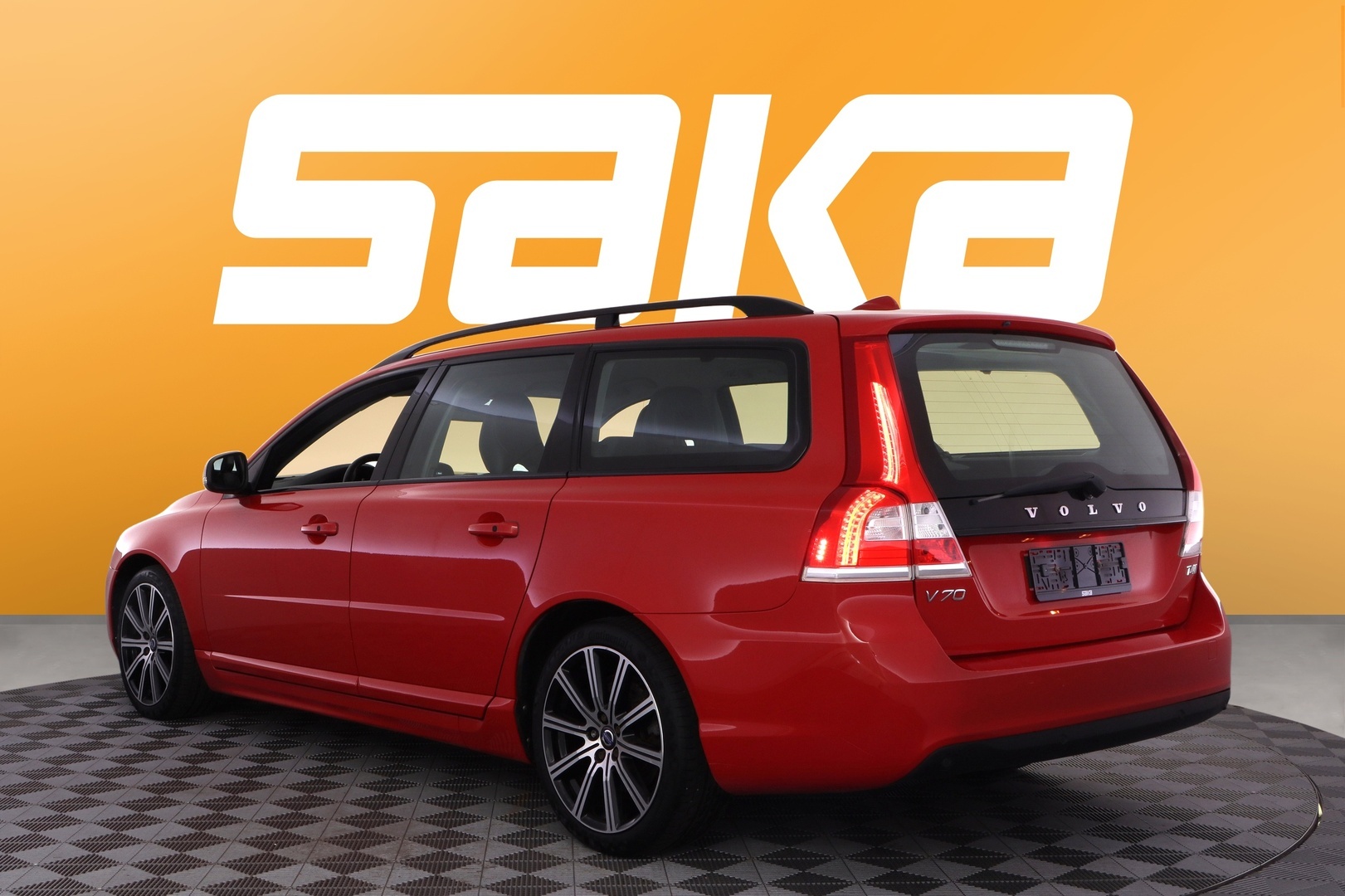 VOLVO V70 2016