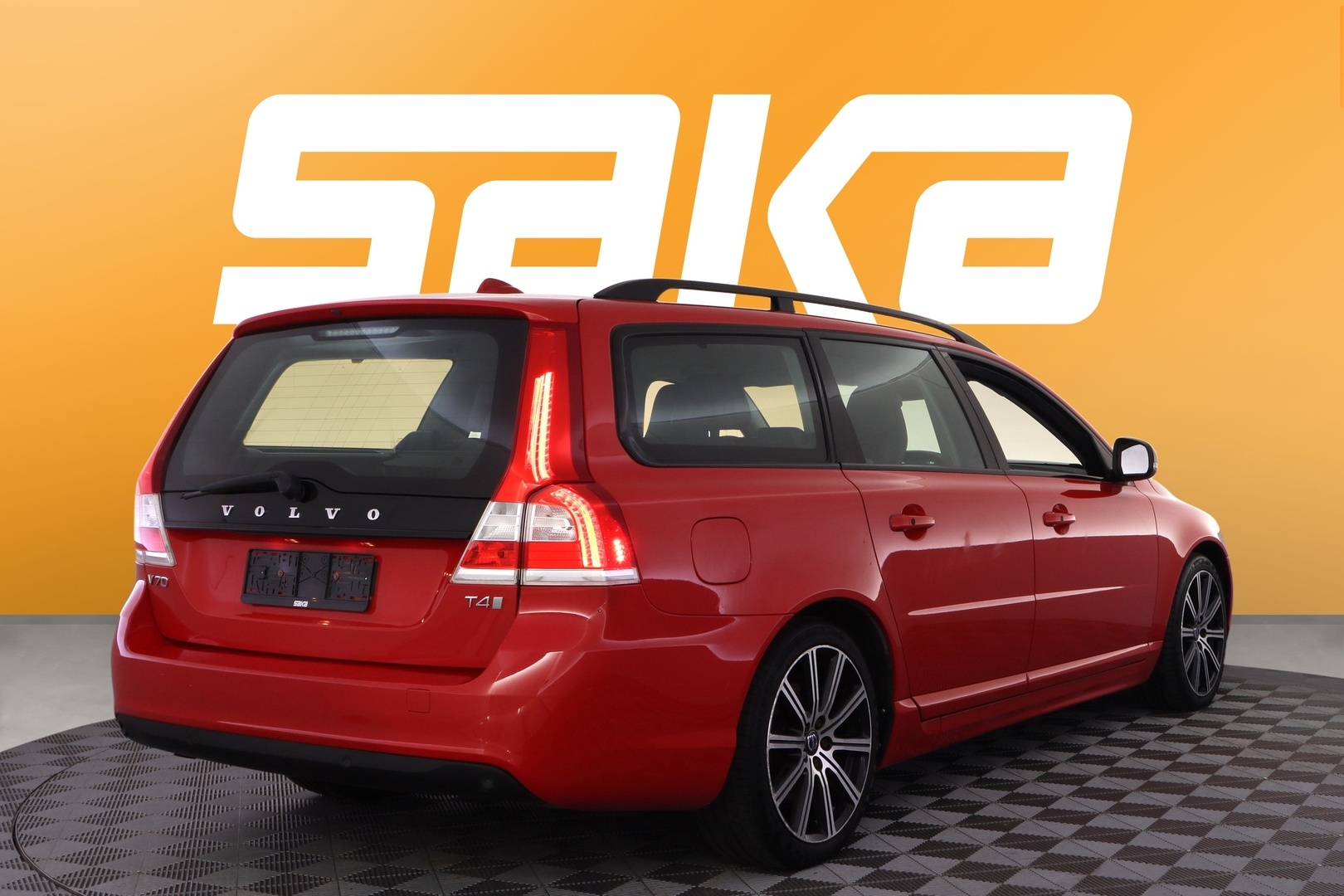 VOLVO V70 2016
