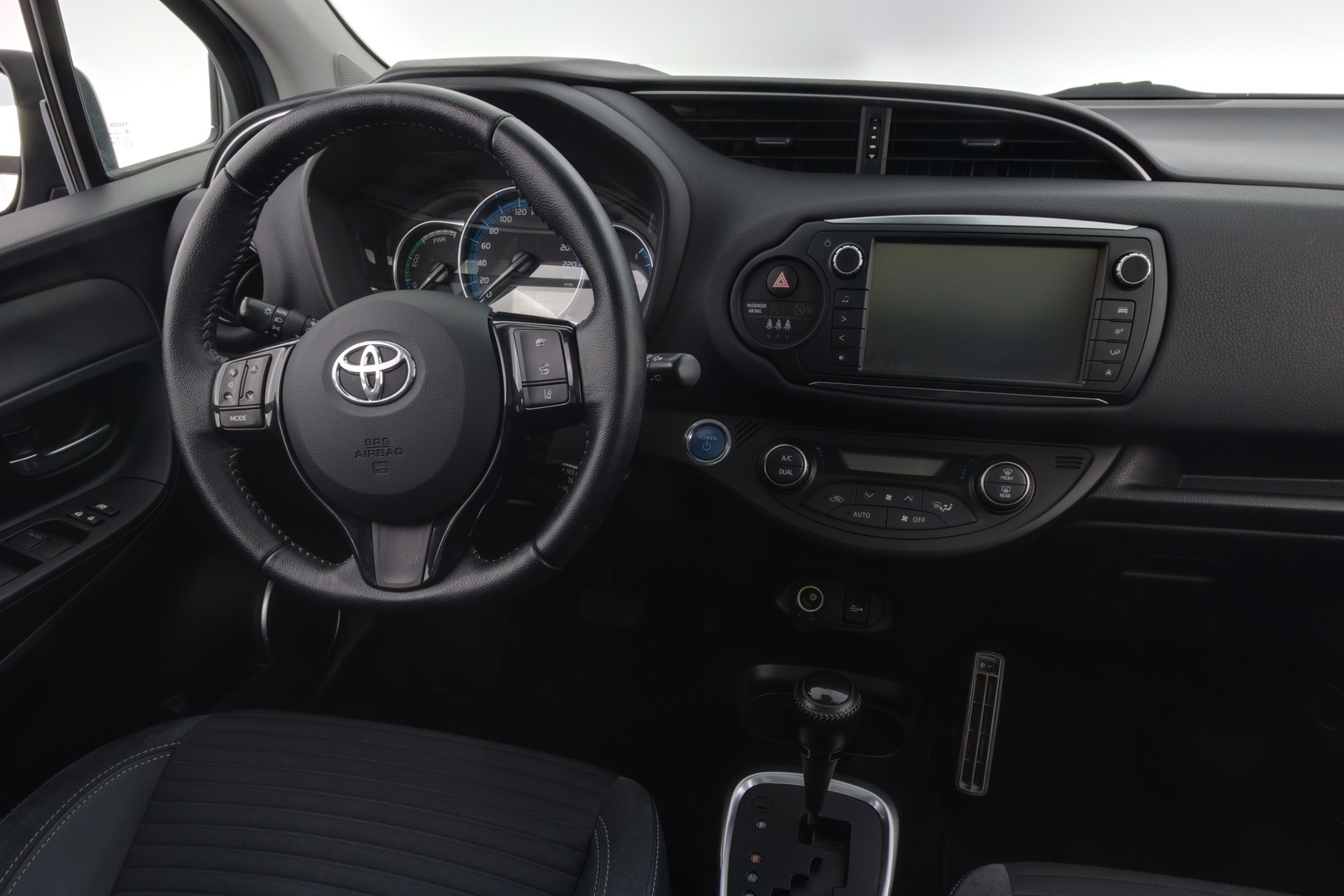 TOYOTA Yaris 2016