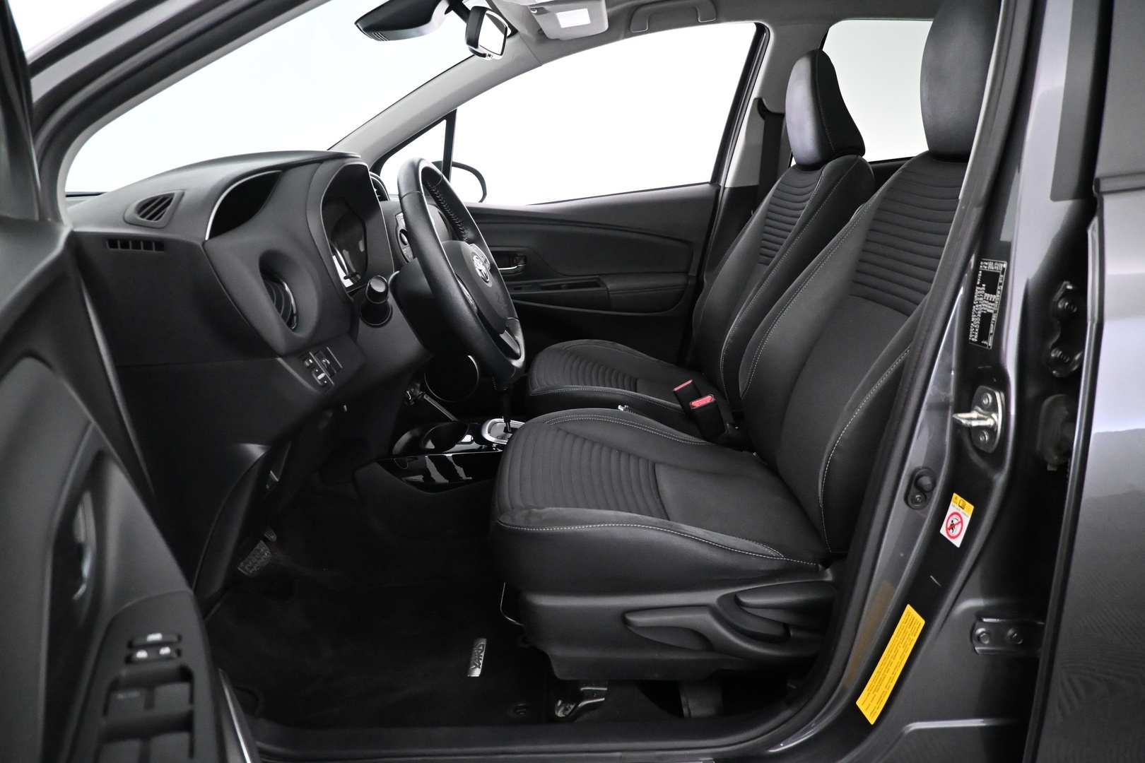 TOYOTA Yaris 2016