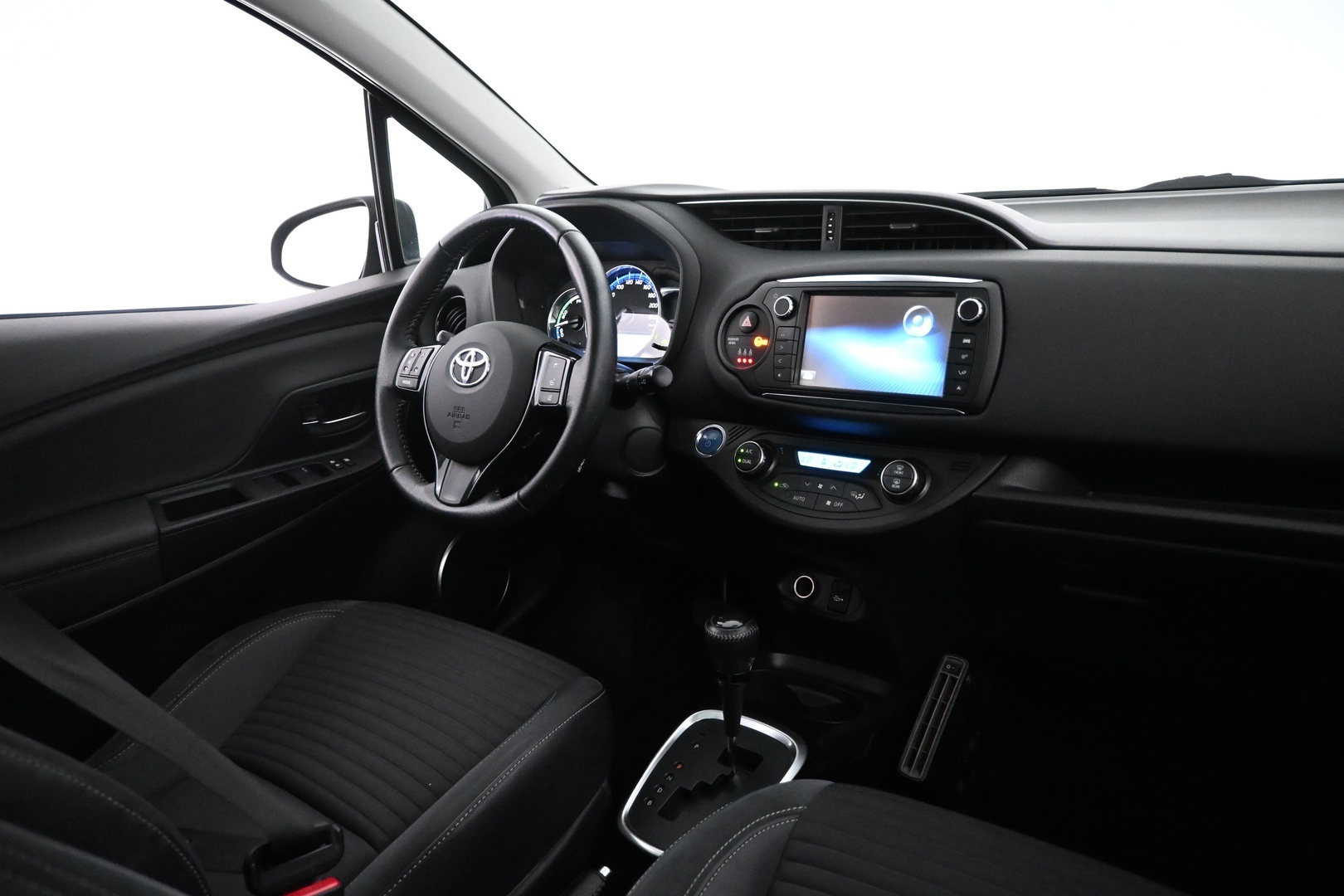 TOYOTA Yaris 2016