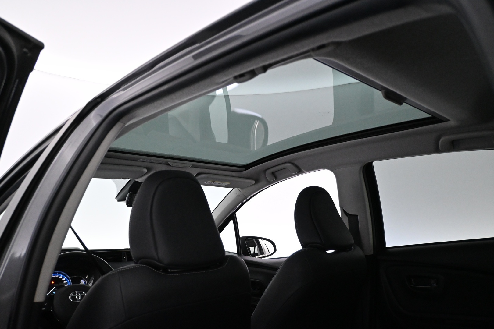 TOYOTA Yaris 2016