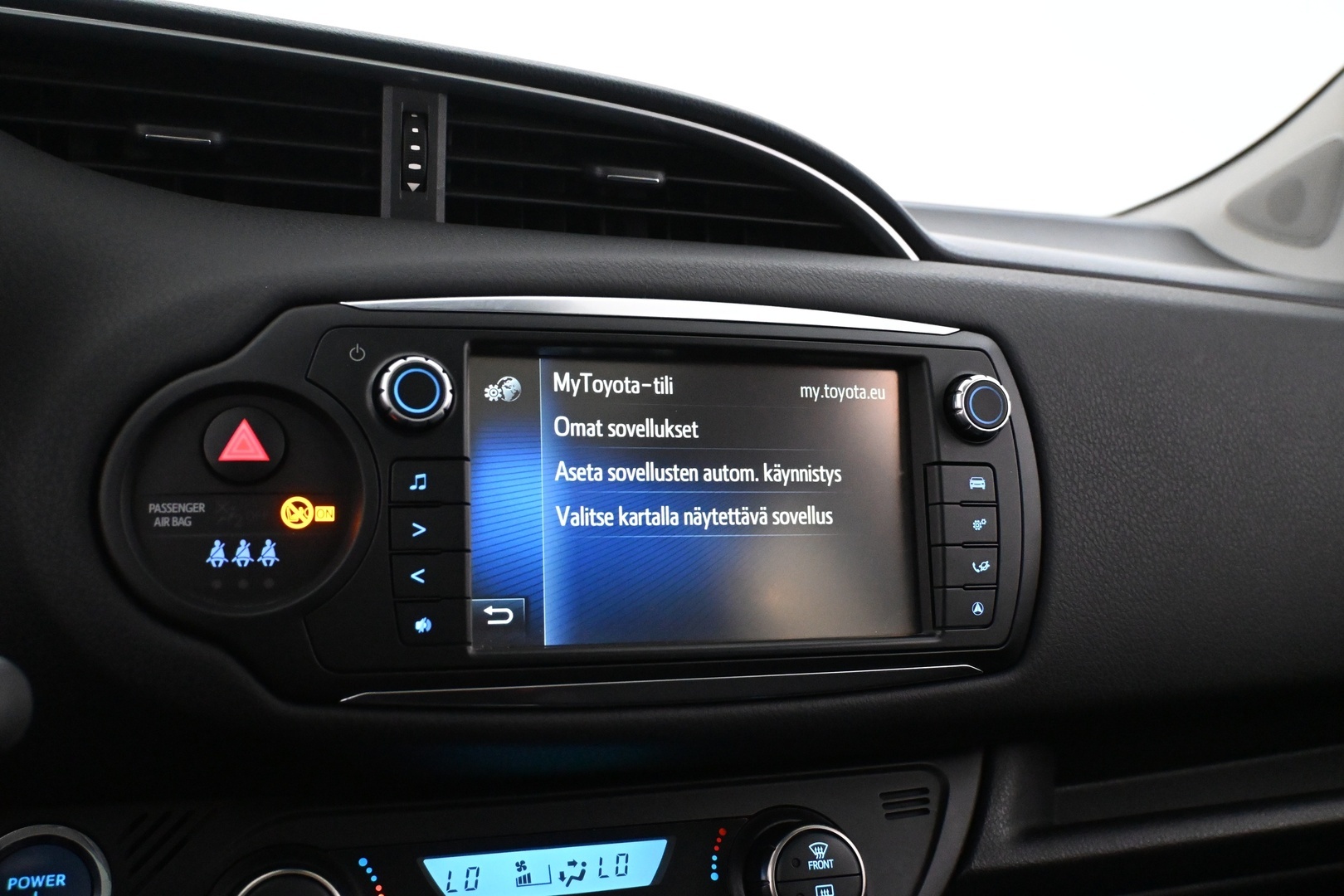 TOYOTA Yaris 2016