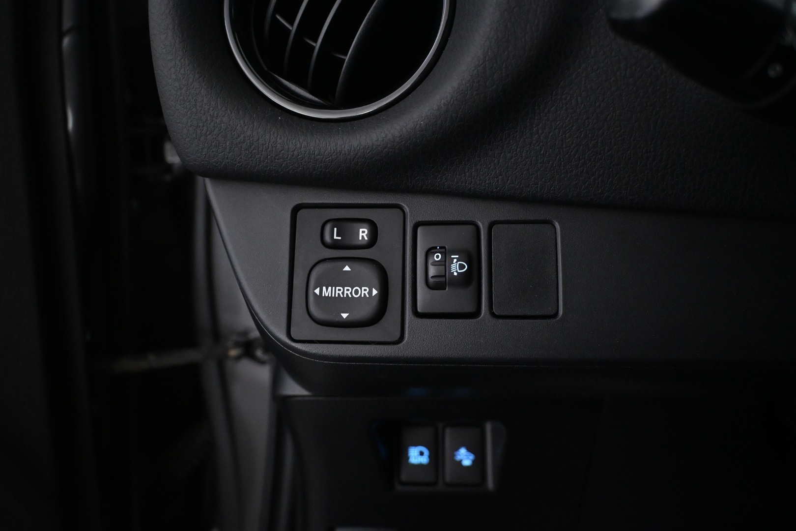 TOYOTA Yaris 2016