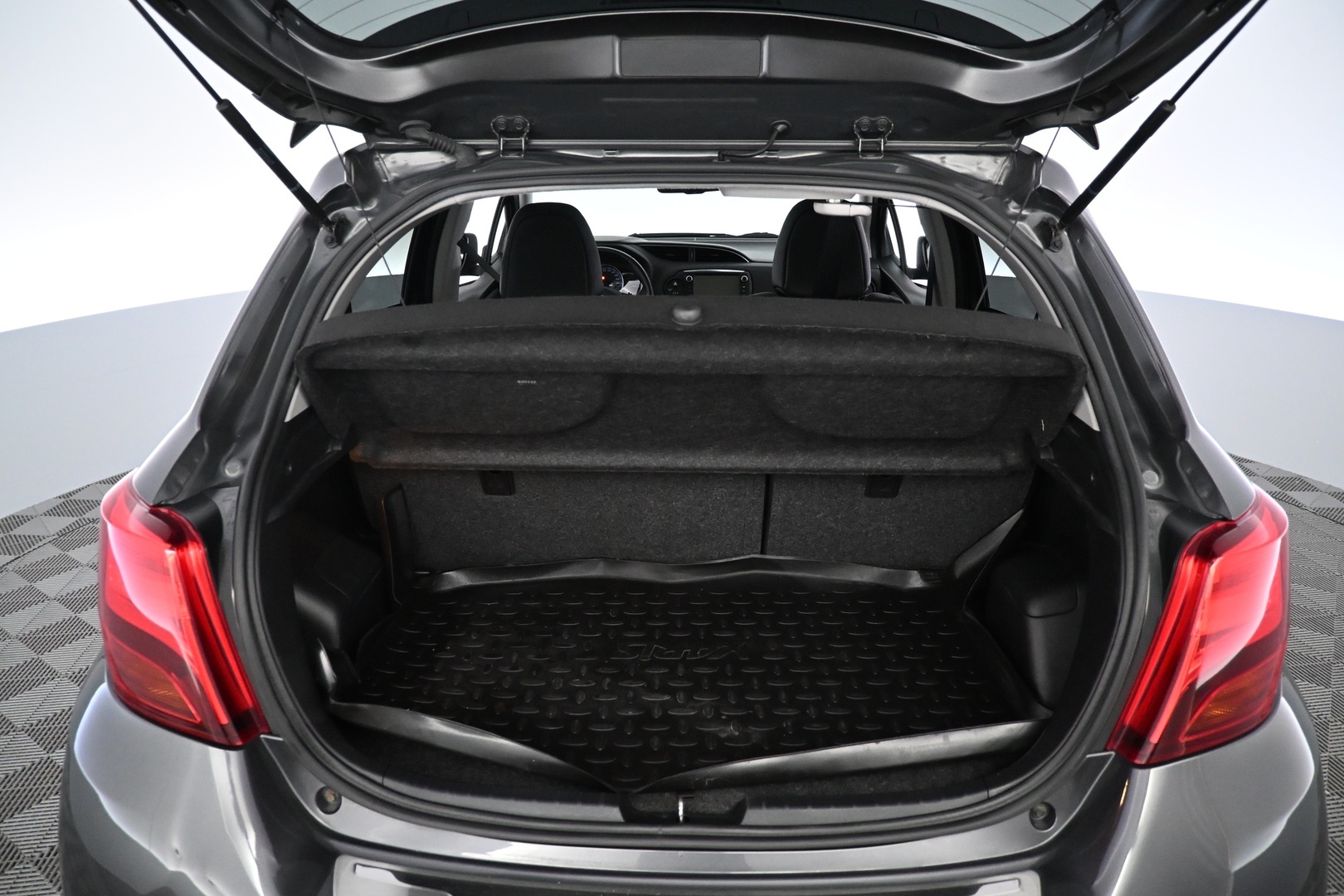 TOYOTA Yaris 2016