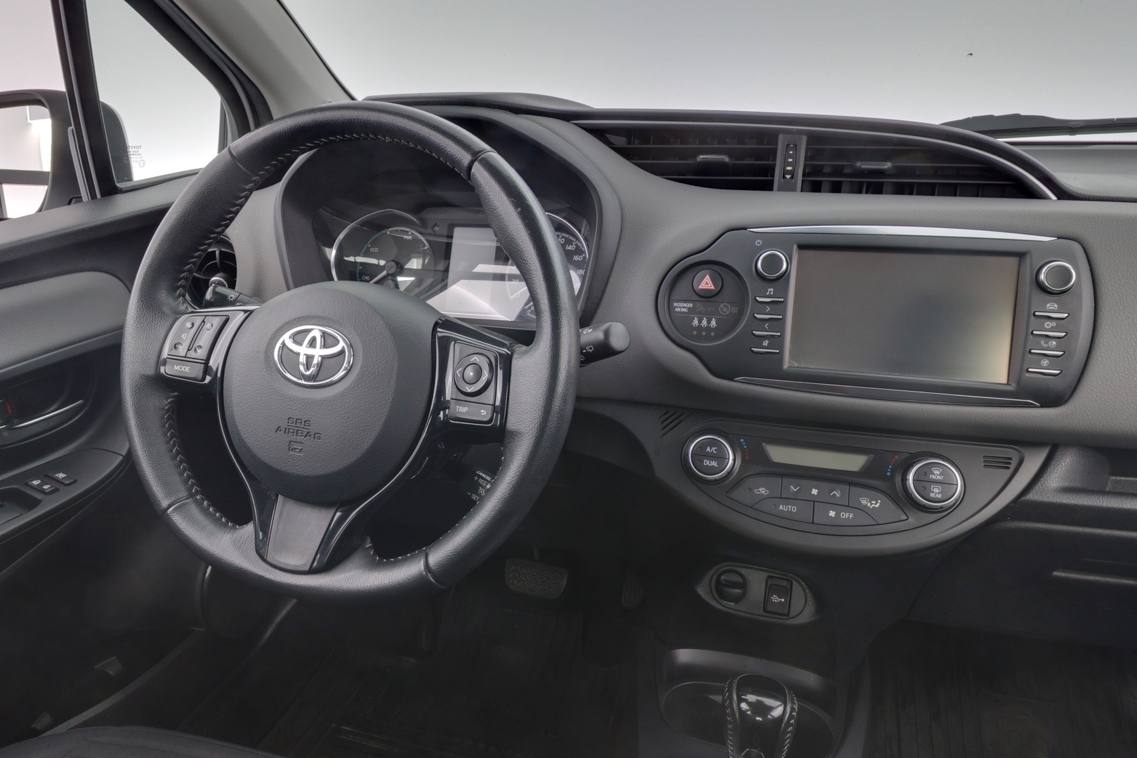 TOYOTA Yaris 2018