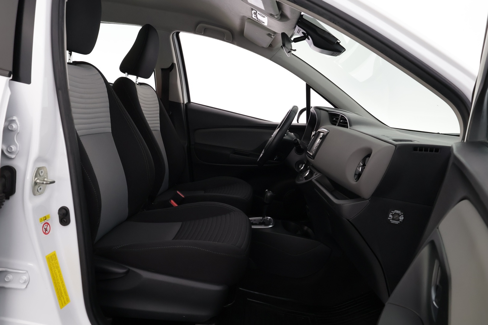 TOYOTA Yaris 2018