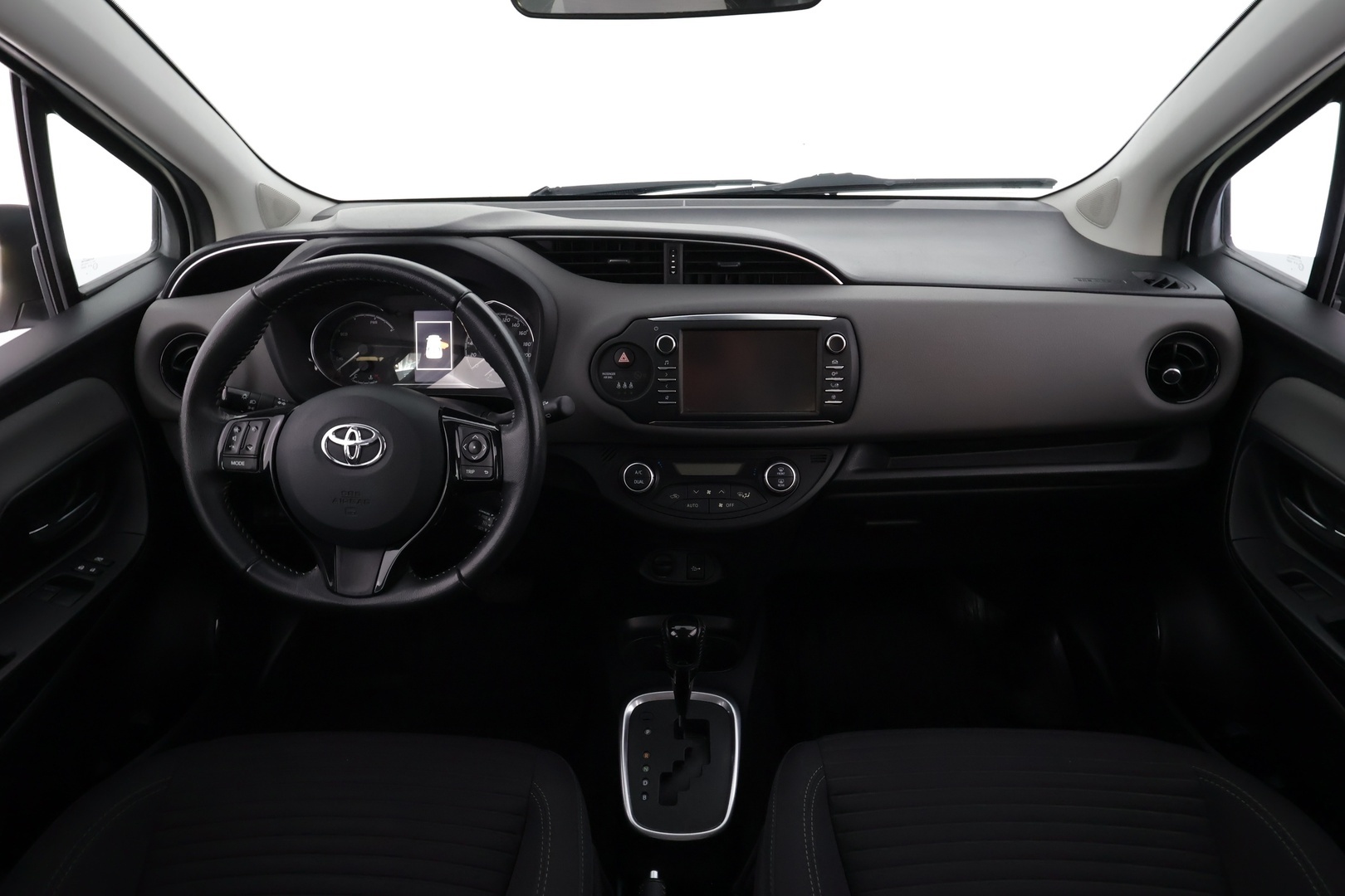 TOYOTA Yaris 2018