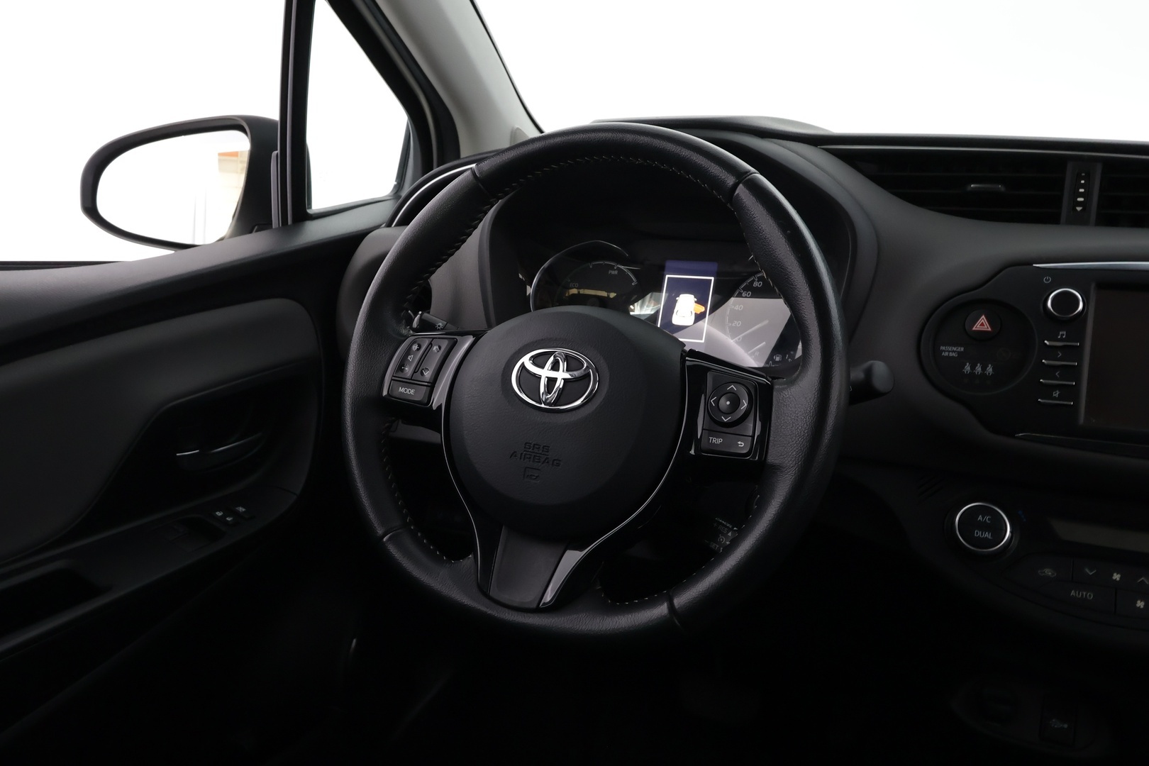 TOYOTA Yaris 2018